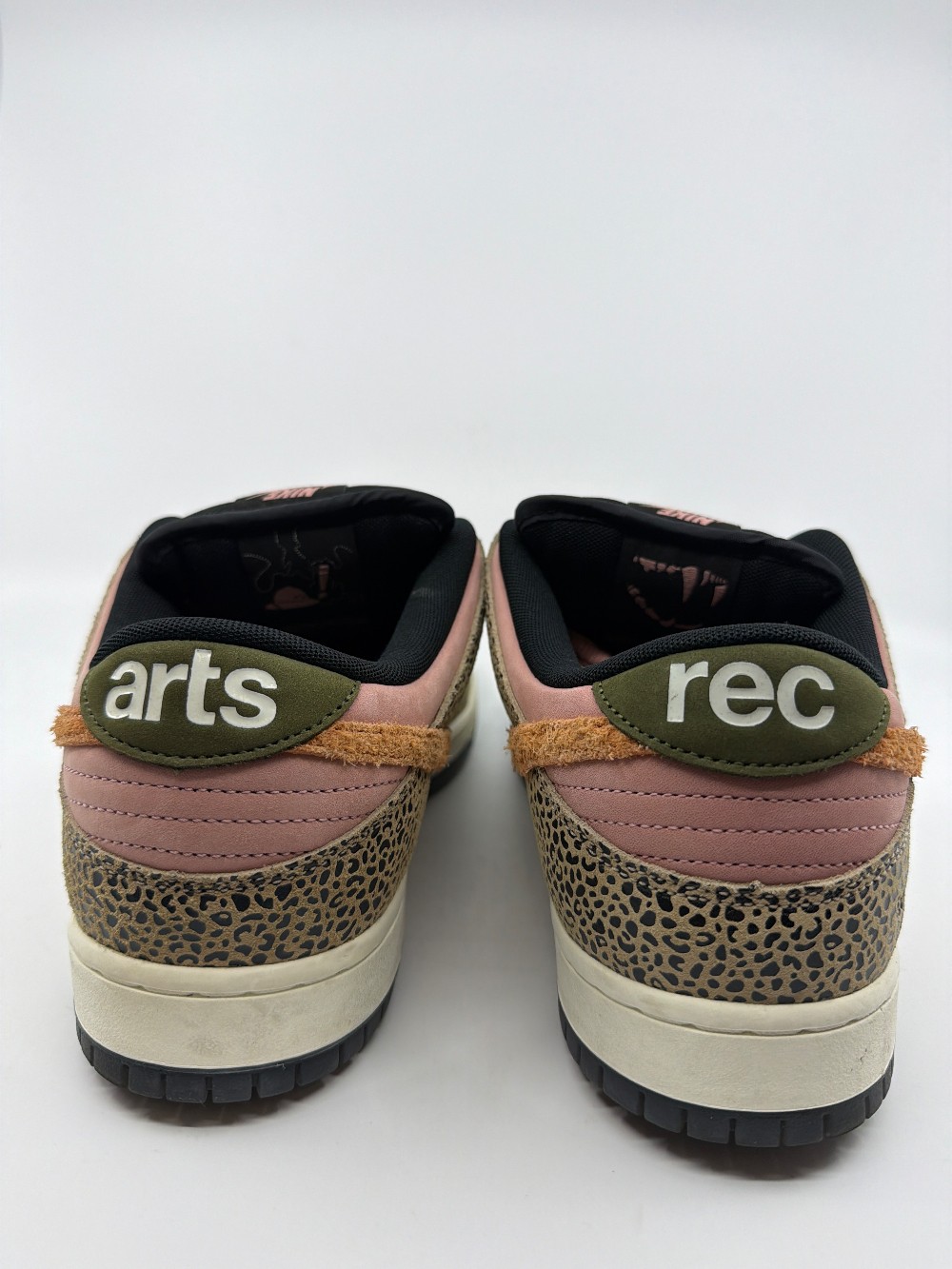 *USED* NIKE SB DUNK LOW - ARTS-REC