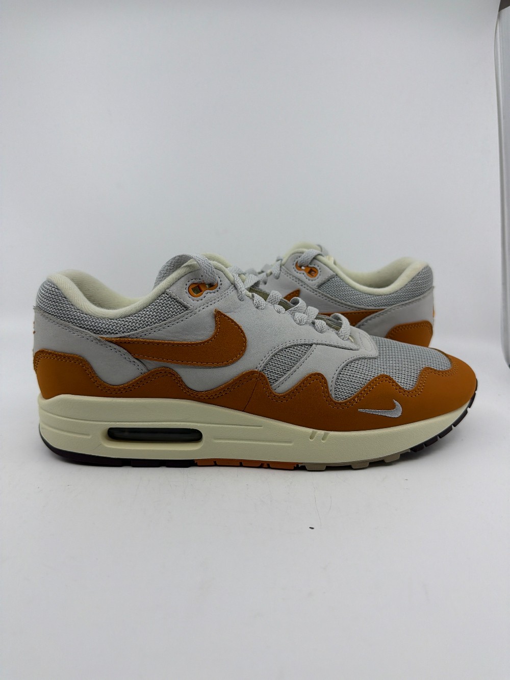 *USED* NIKE AIR MAX 1 - PATTA WAVES MONARCH (WITH BRACELET)