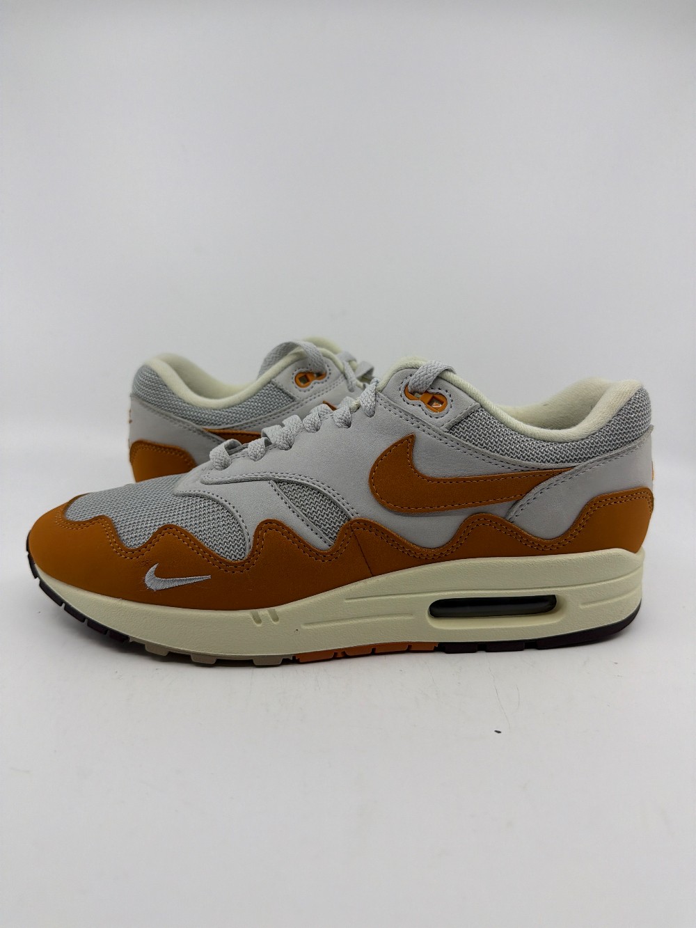 *USED* NIKE AIR MAX 1 - PATTA WAVES MONARCH (WITH BRACELET)