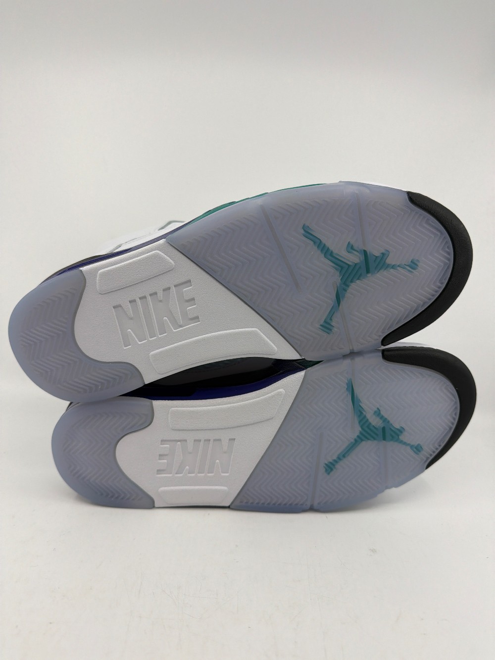 AJ 5 - GRAPE (2025)