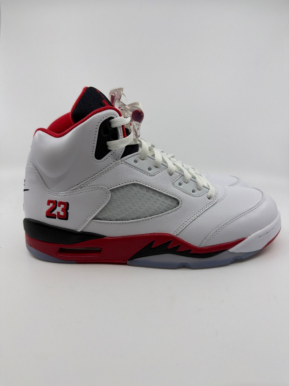 AJ 5 - FIRE RED BLACK TONGUE (2025)