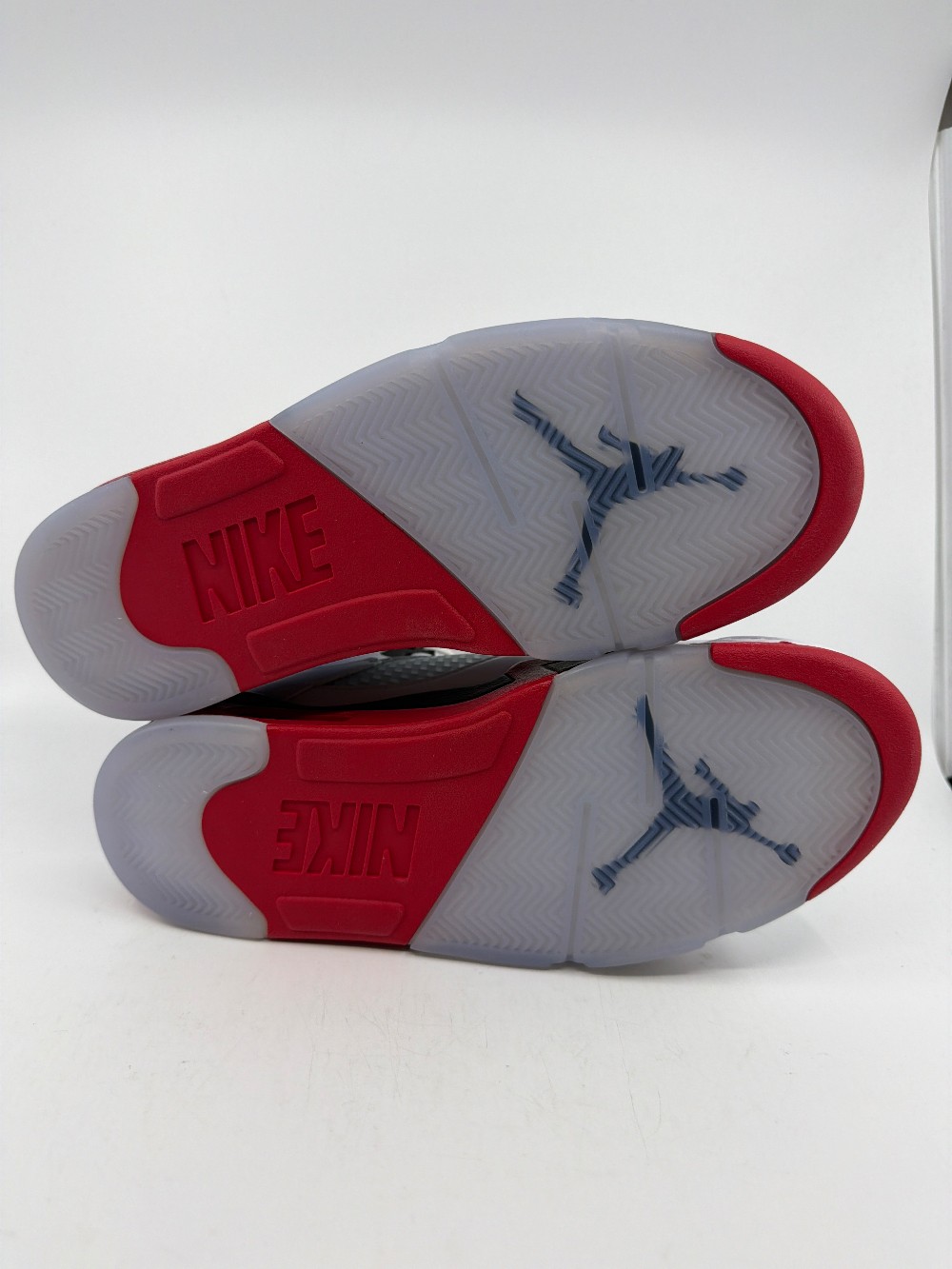 AJ 5 - FIRE RED BLACK TONGUE (2025)