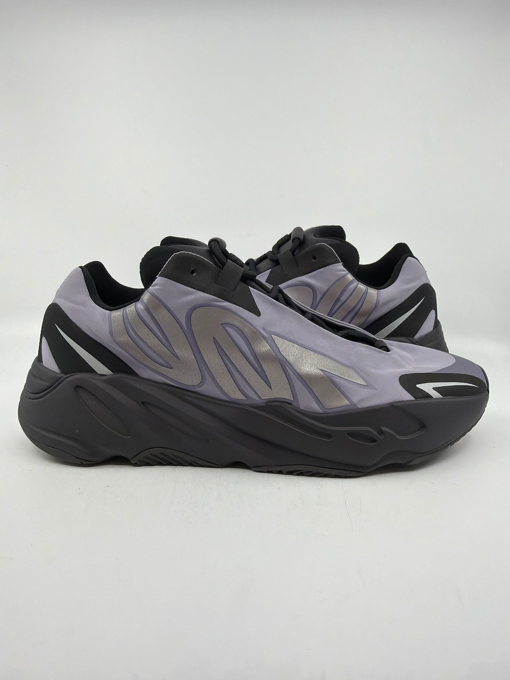 *USED* YEEZY BOOST 700 - MNVN GEODE