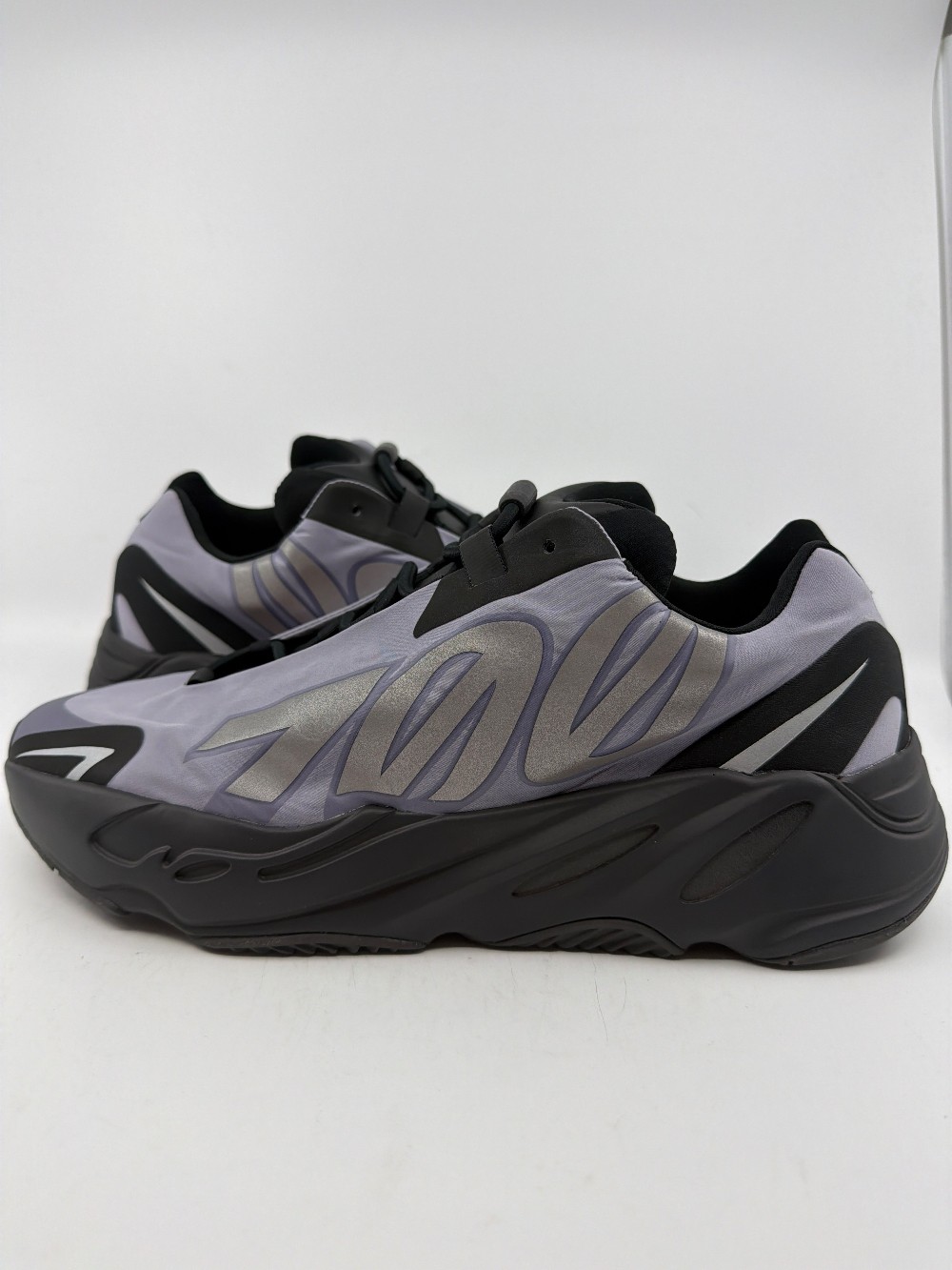 *USED* YEEZY BOOST 700 - MNVN GEODE