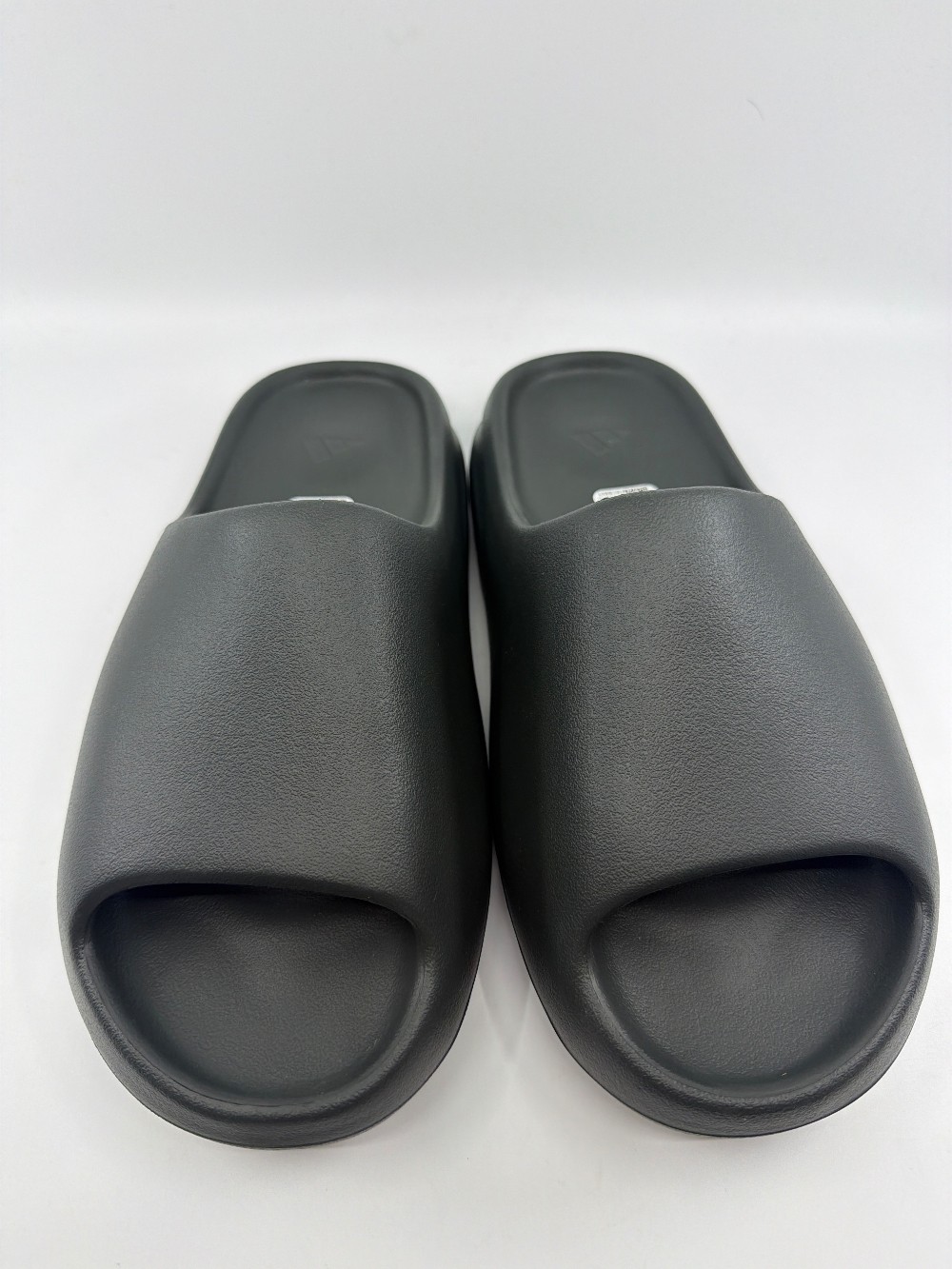 YEEZY SLIDE - DARK ONYX