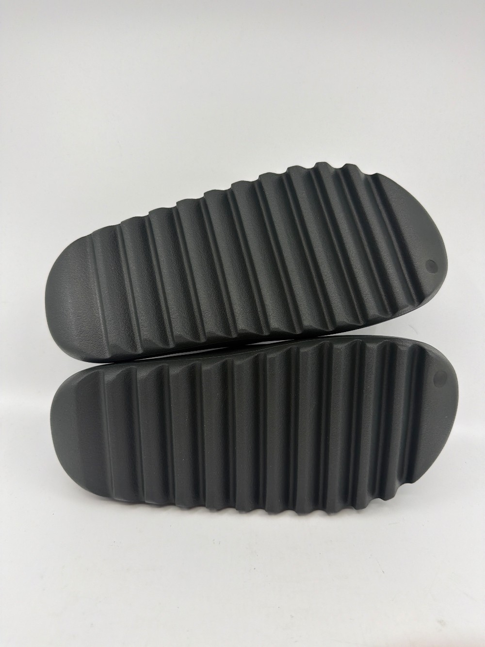 YEEZY SLIDE - DARK ONYX