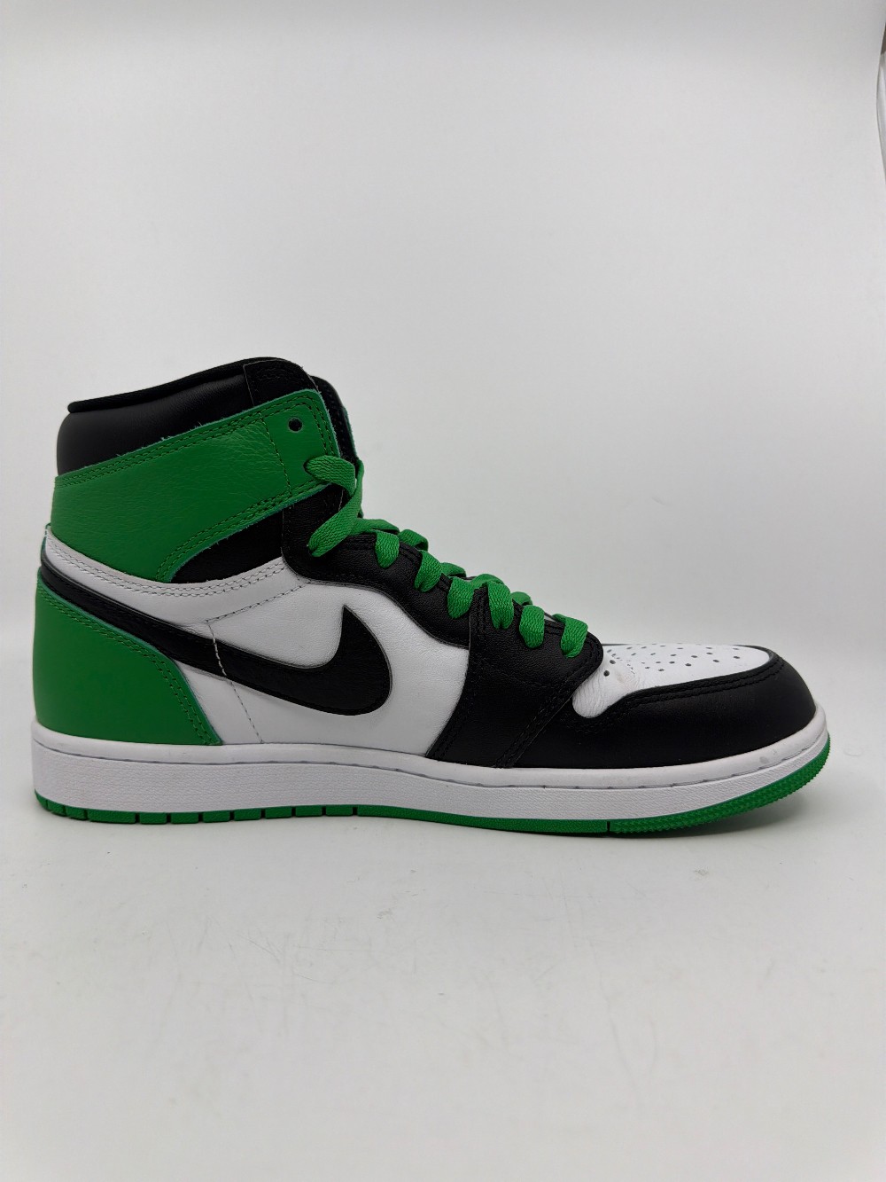 *USED* AJ 1 - LUCKY GREEN