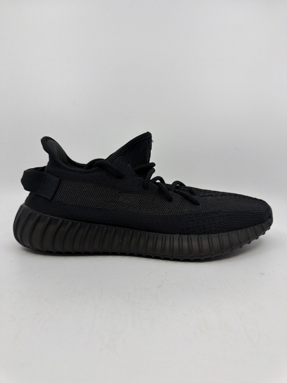 *USED* YEEZY 350 V2 - ONYX