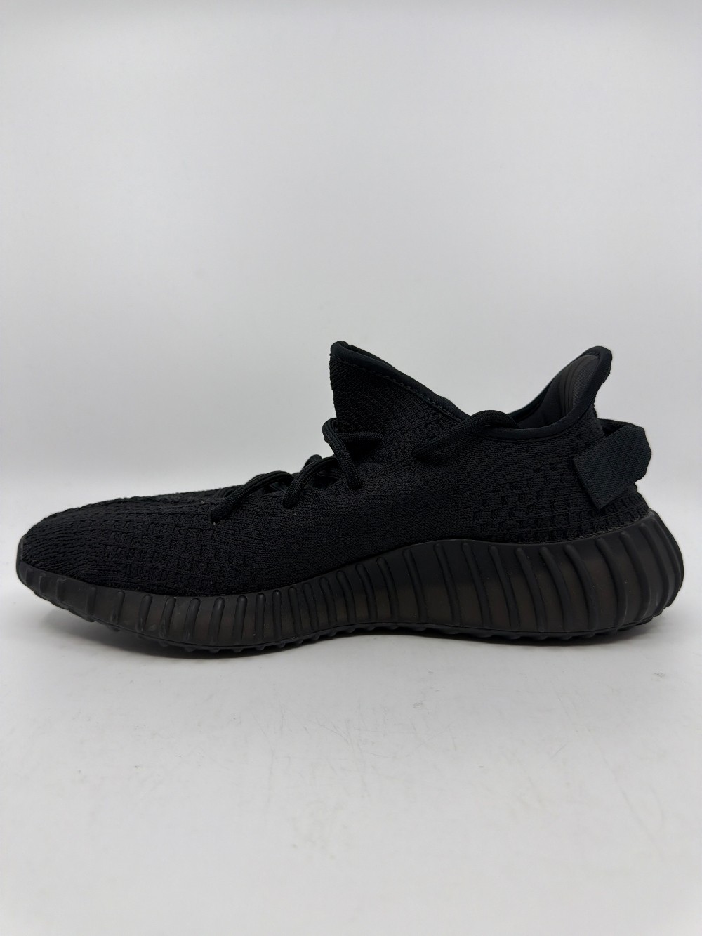 *USED* YEEZY 350 V2 - ONYX
