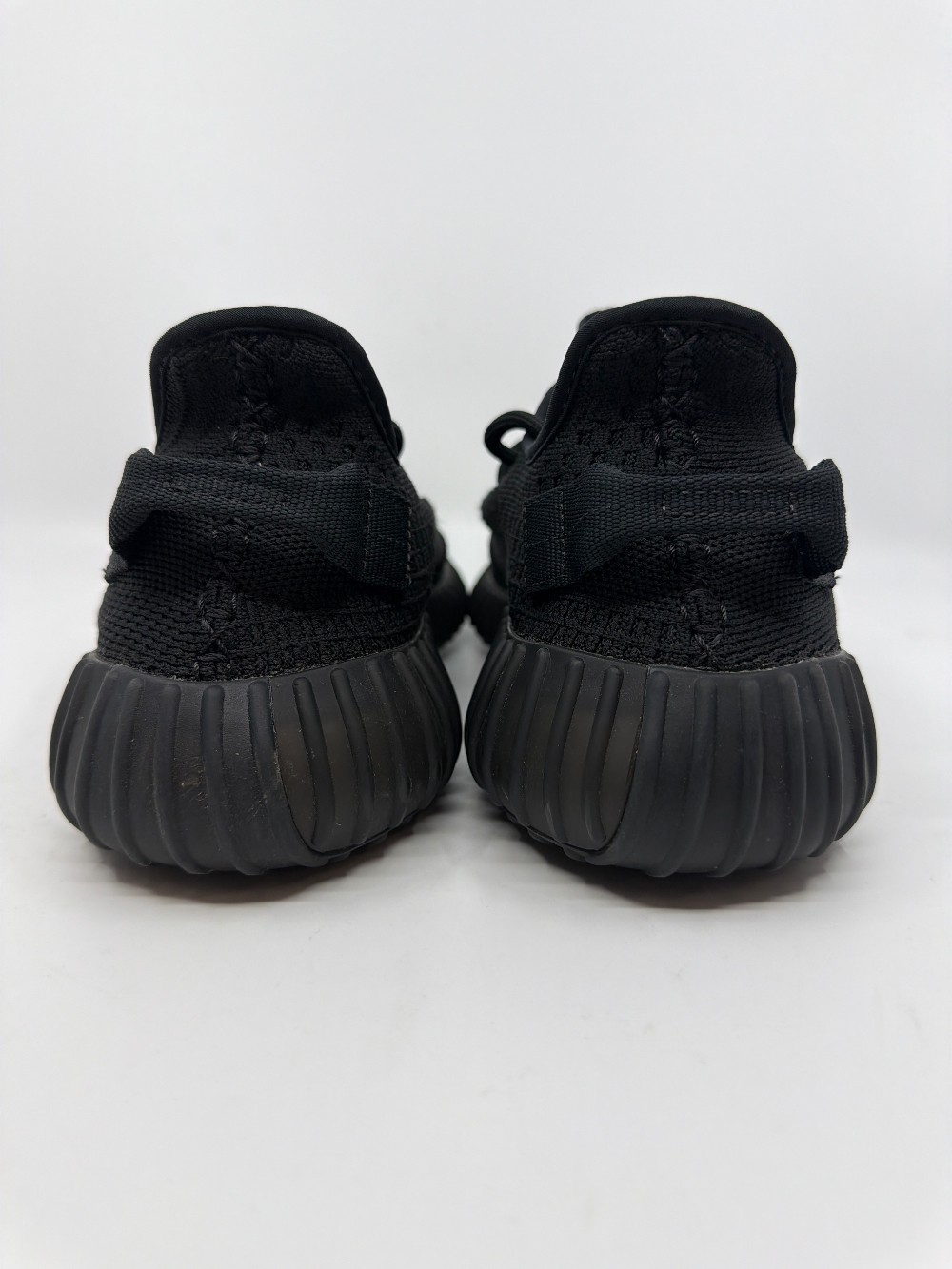*USED* YEEZY 350 V2 - ONYX