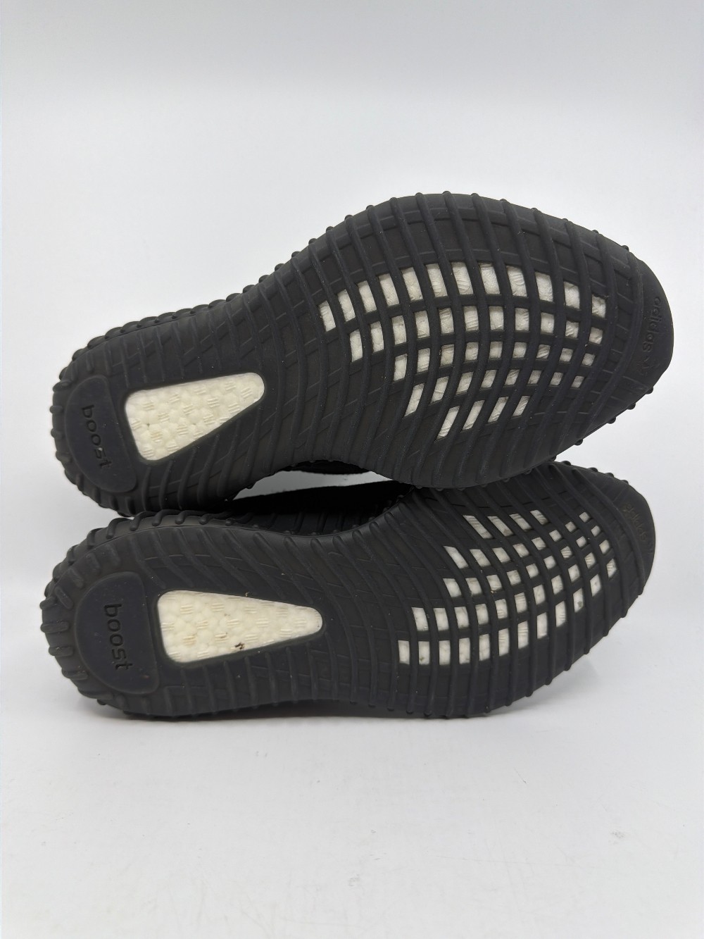 *USED* YEEZY 350 V2 - ONYX