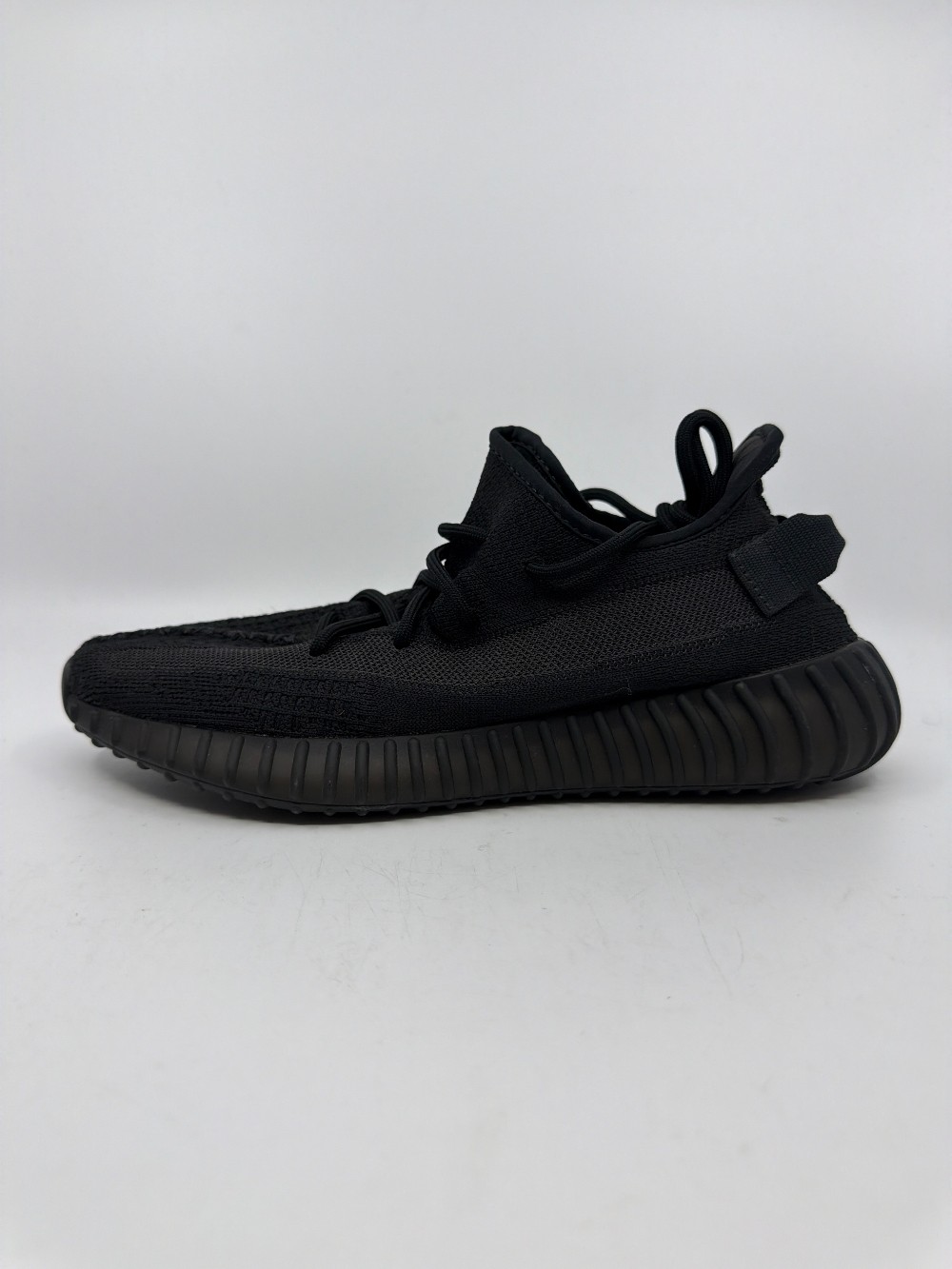 *USED* YEEZY 350 V2 - ONYX