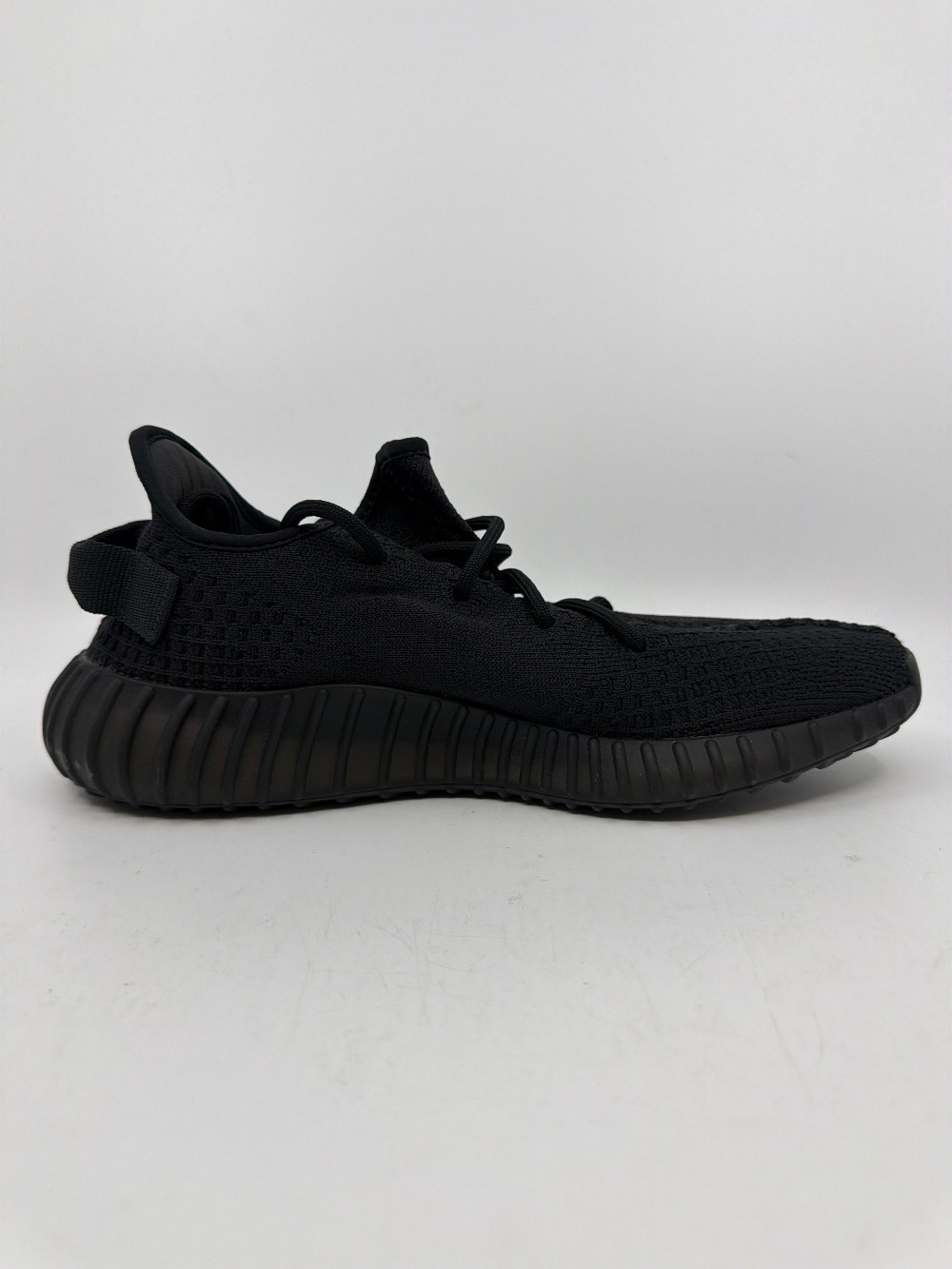 *USED* YEEZY 350 V2 - ONYX
