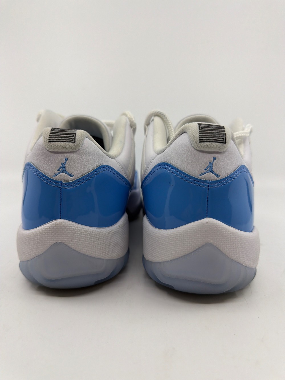 *USED* AJ 11 LOW - UNIVERSITY BUE (2026)