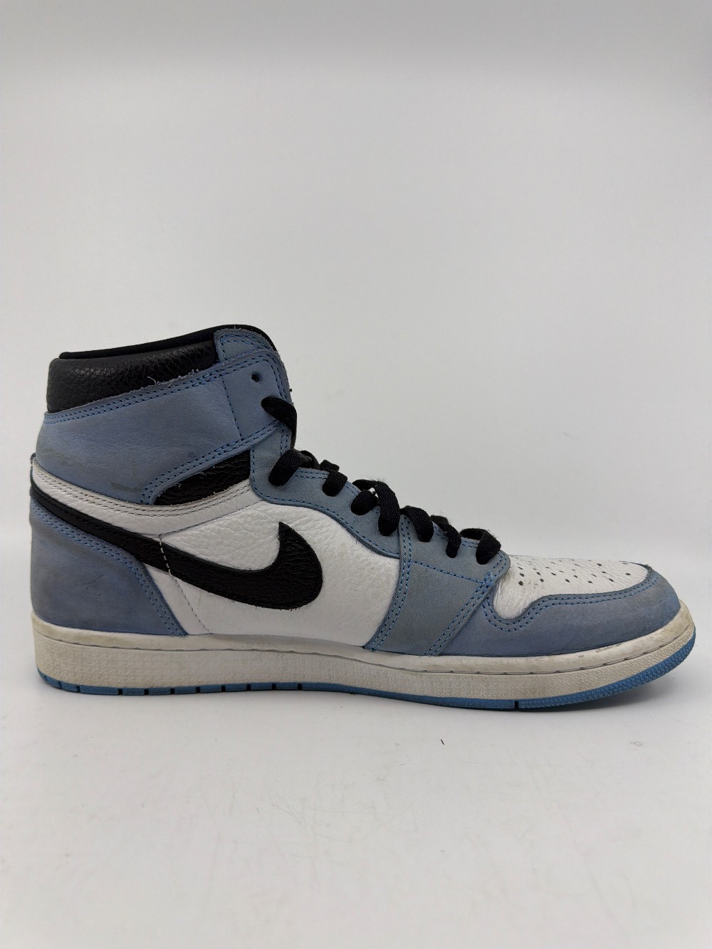 *USED* AJ 1 - UNIVERSITY BLUE