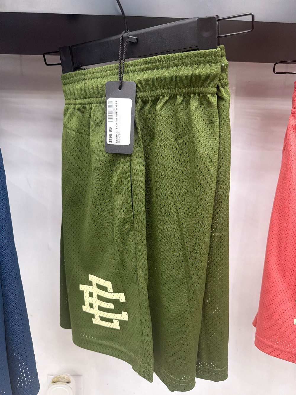 EE SHORTS - CHIVE OFF WHITE