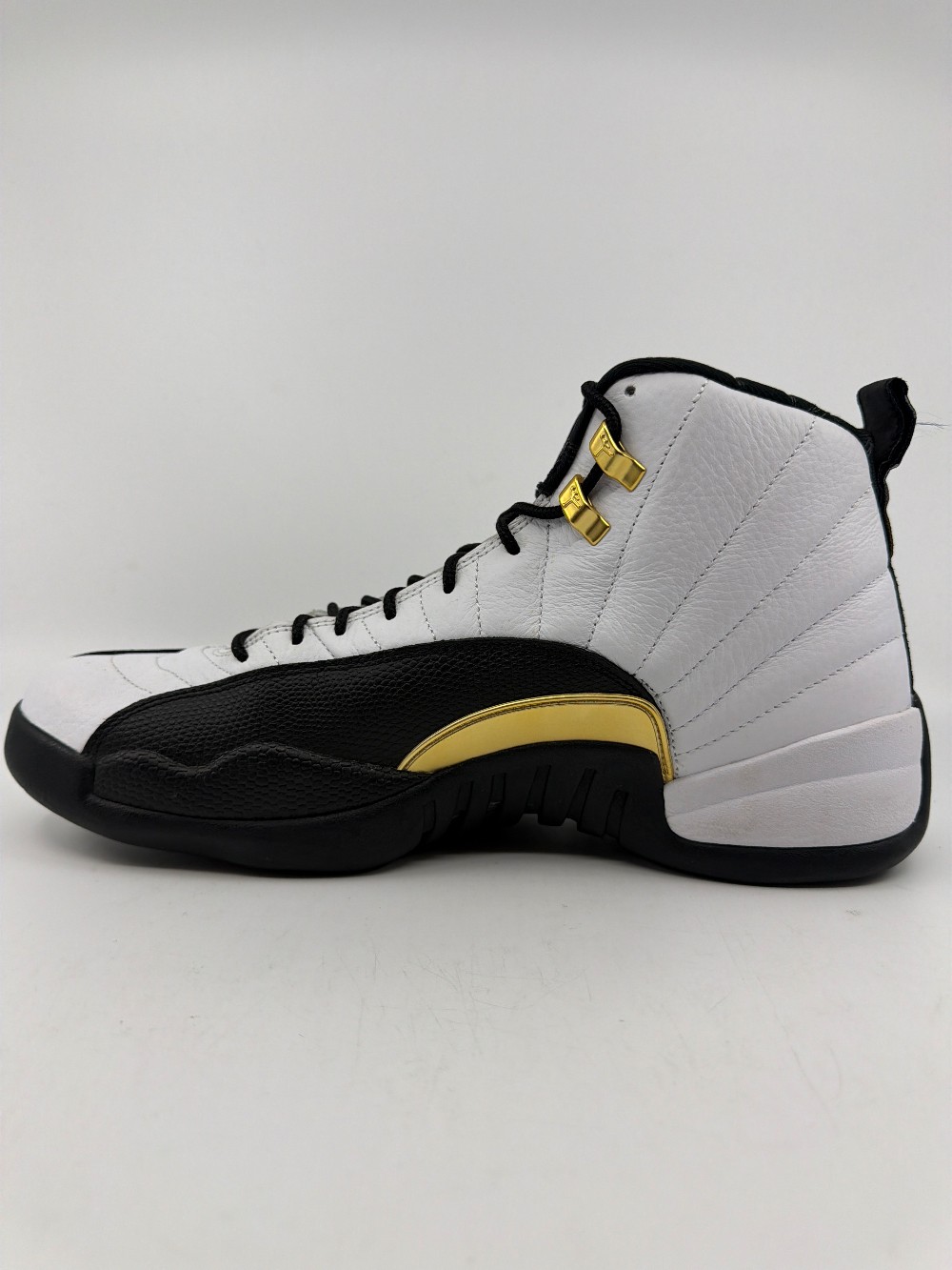 *USED/NO BOX* AJ 12 - ROYALTY TAXI