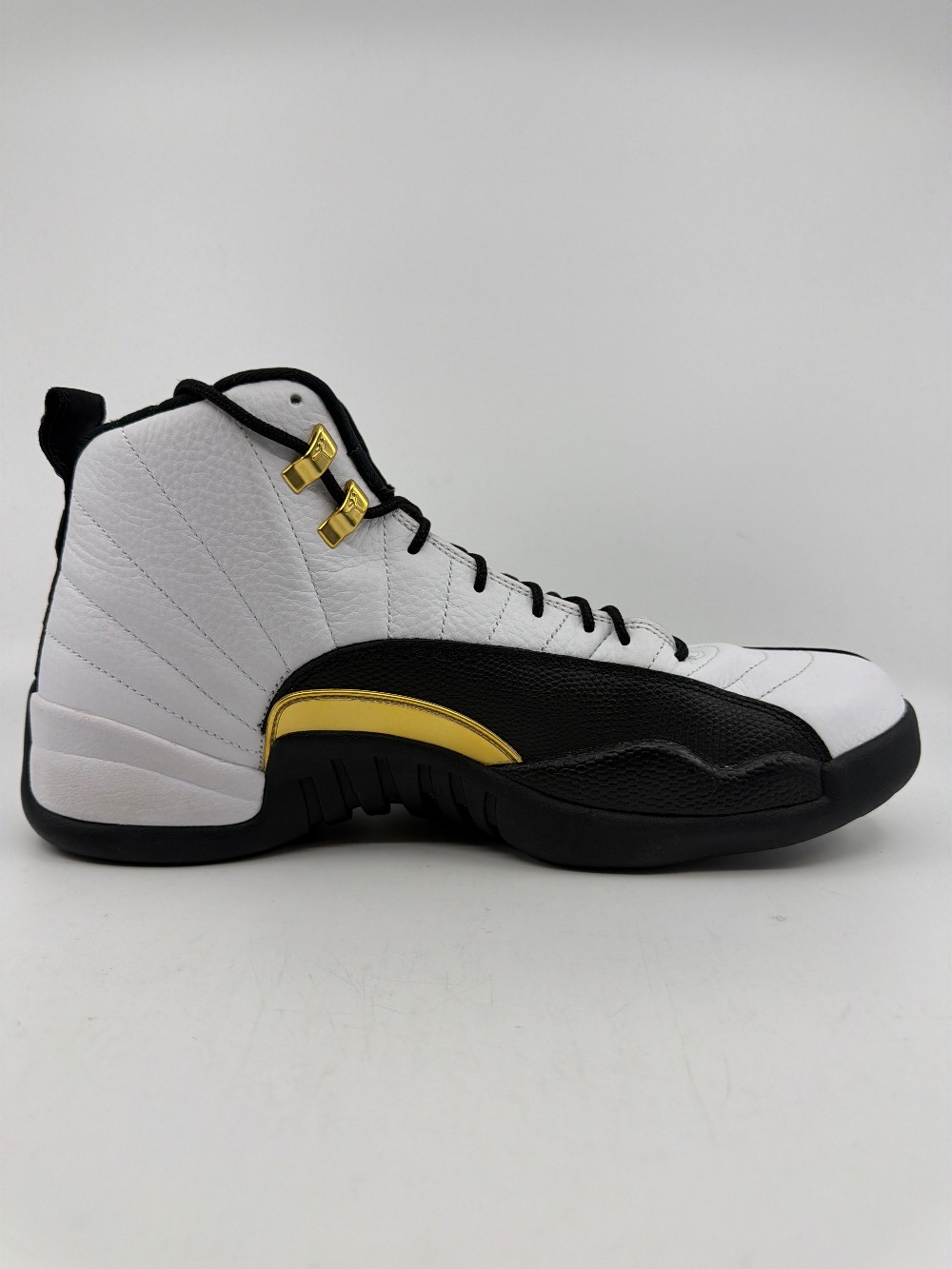 *USED/NO BOX* AJ 12 - ROYALTY TAXI