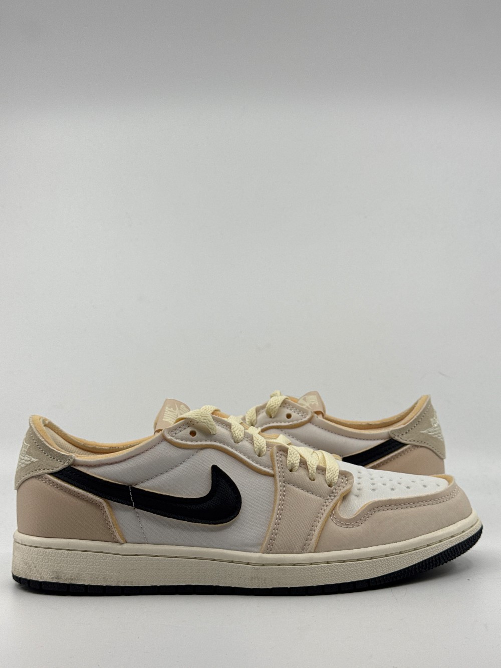 *USED* AJ 1 LOW - COCONUT MILK