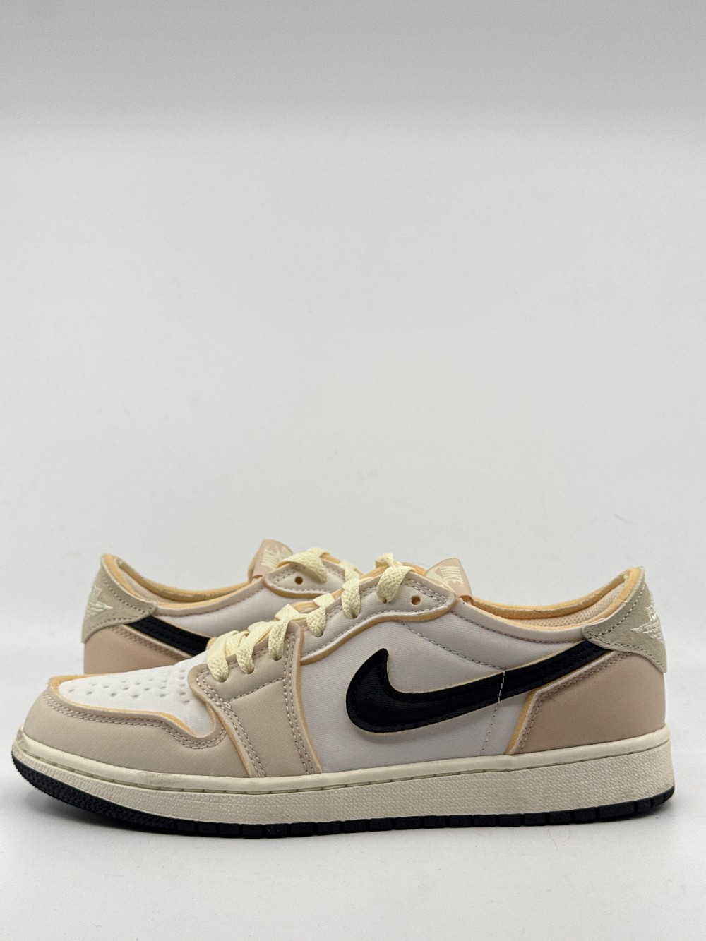 *USED* AJ 1 LOW - COCONUT MILK