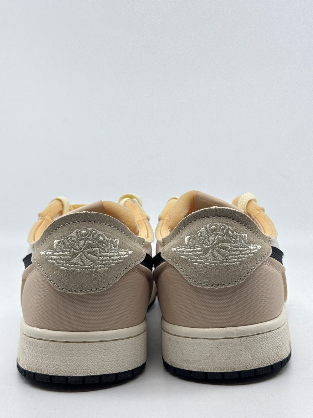 *USED* AJ 1 LOW - COCONUT MILK