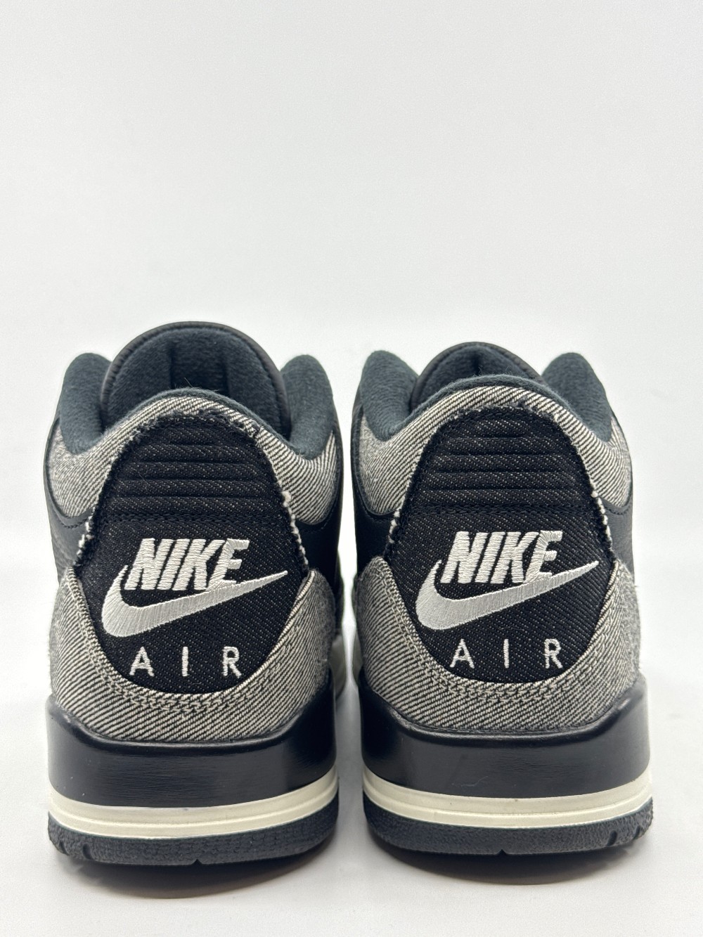 *USED* AJ 3 X LEVI'S - BLACK