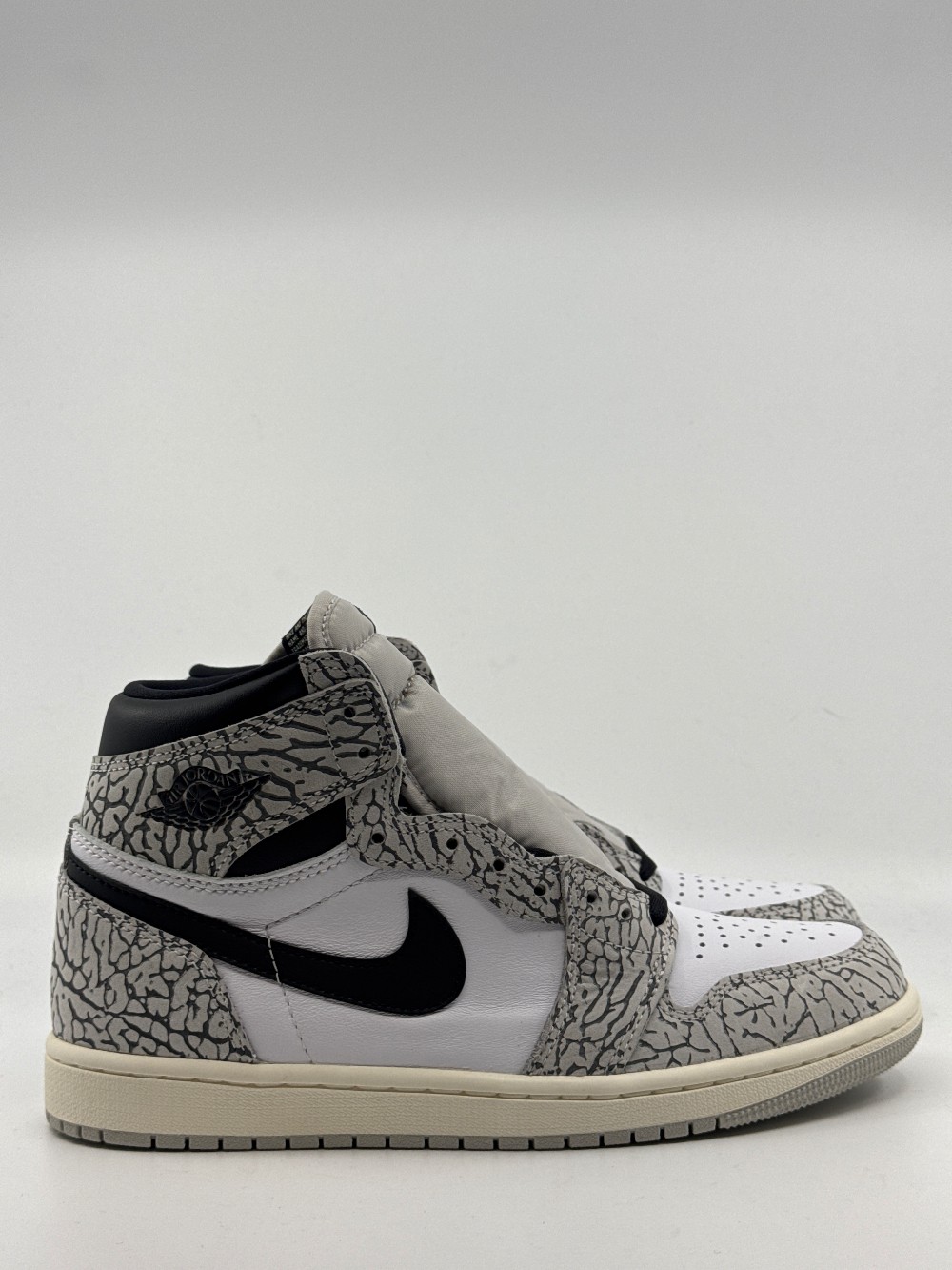 AJ 1 - WHITE CEMENT