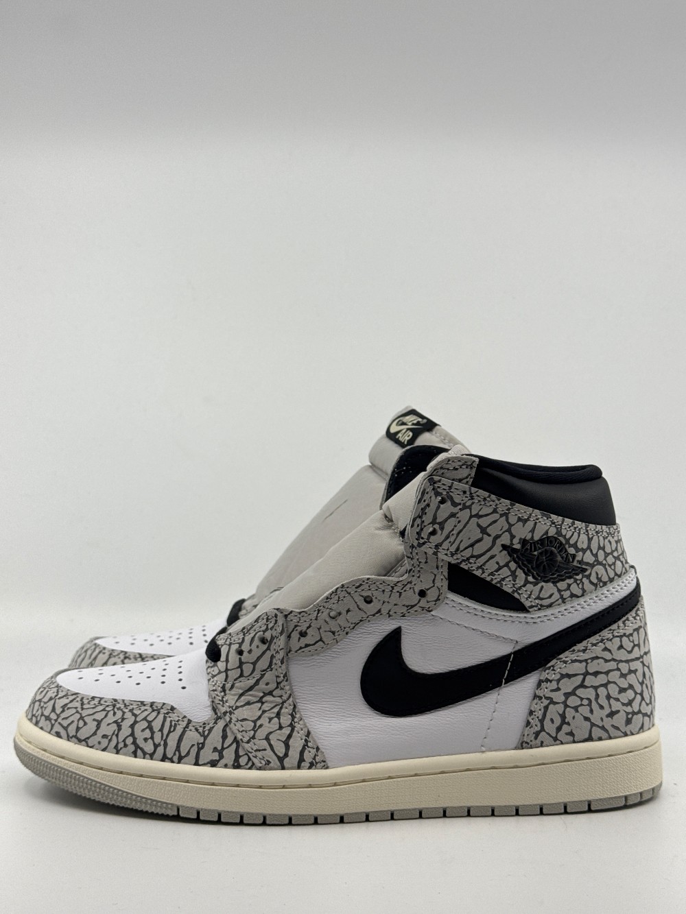 AJ 1 - WHITE CEMENT