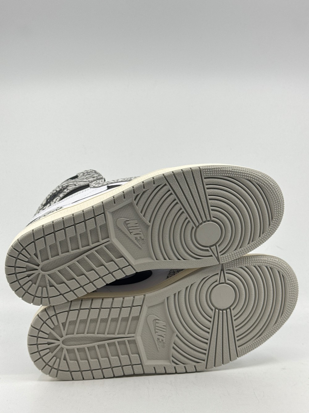 AJ 1 - WHITE CEMENT