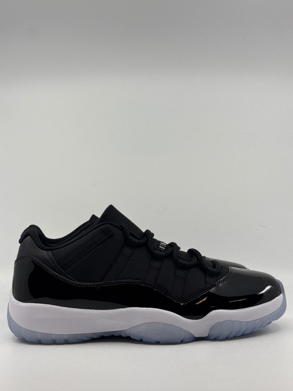 AJ 11 LOW - SPACE JAM