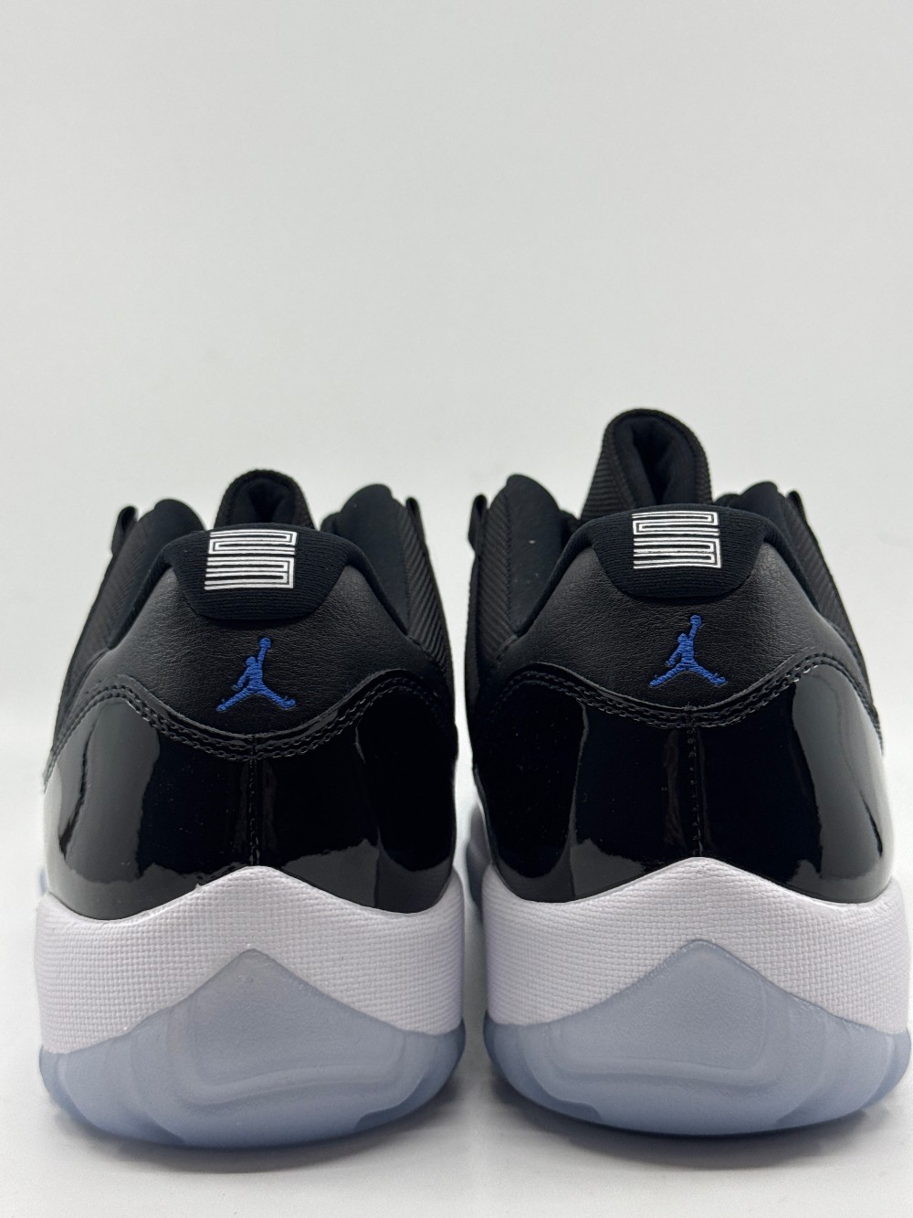 AJ 11 LOW - SPACE JAM