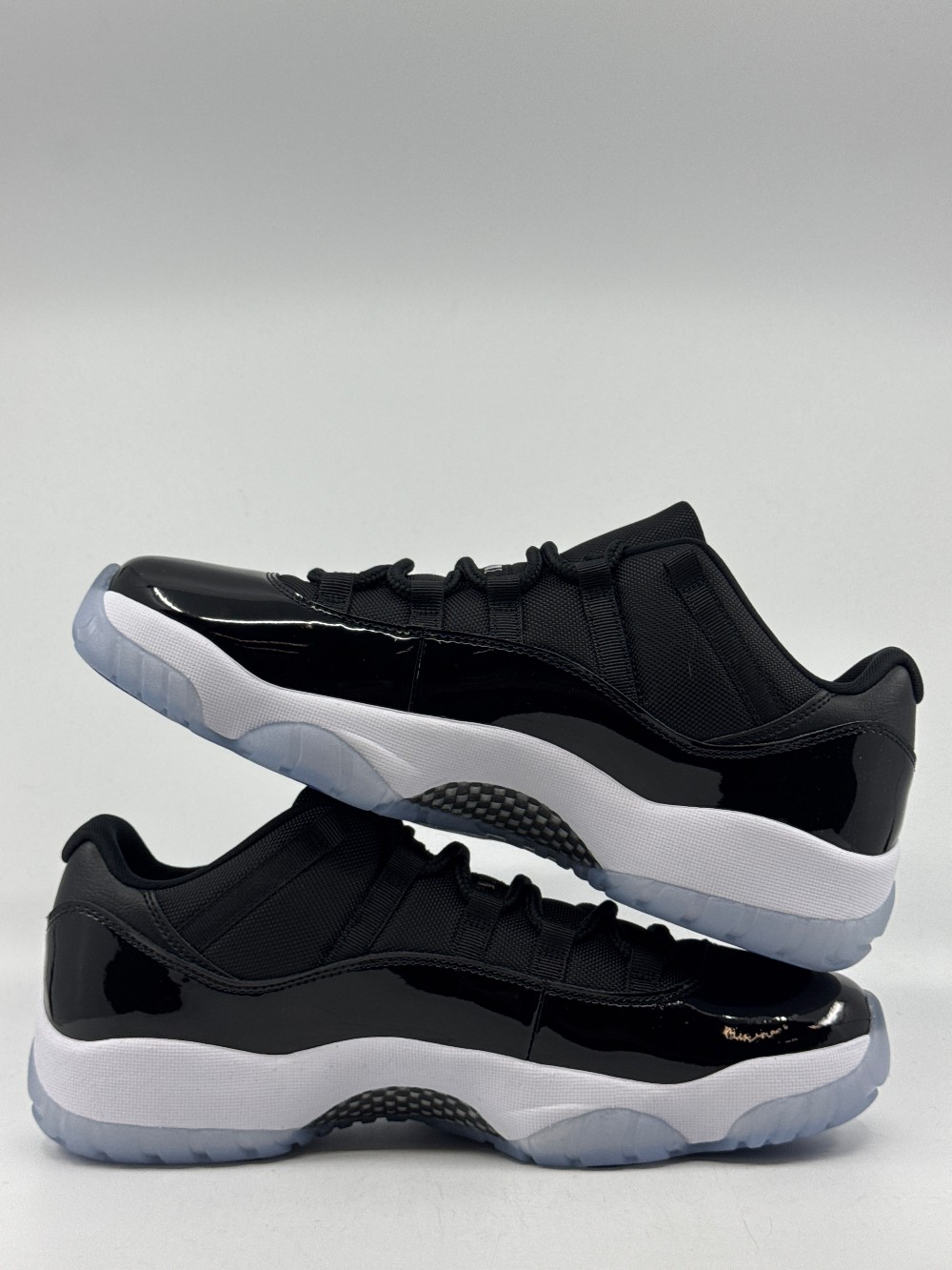 AJ 11 LOW - SPACE JAM