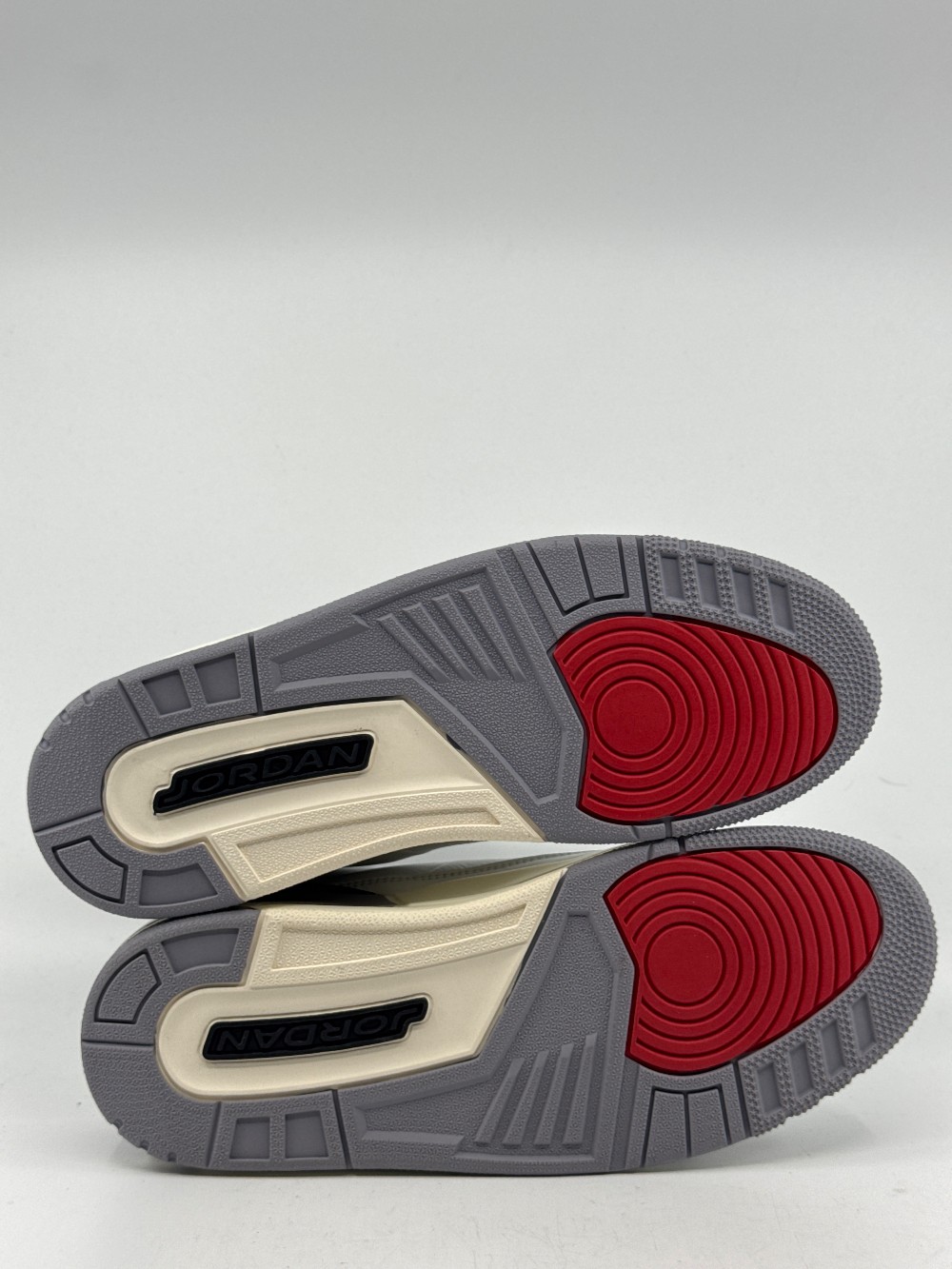 AJ 3 - CEMENT GREY