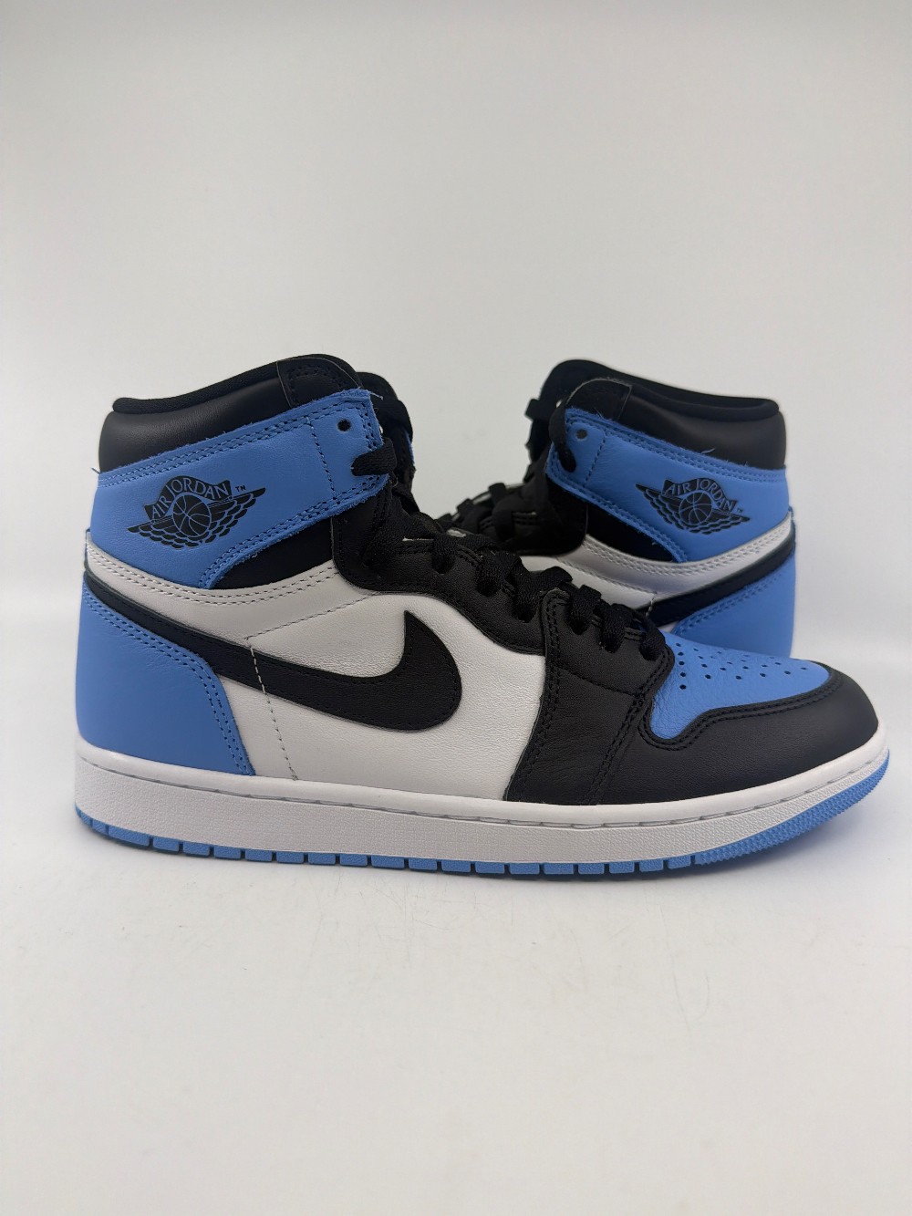 *USED* AJ 1 - UNC TOE