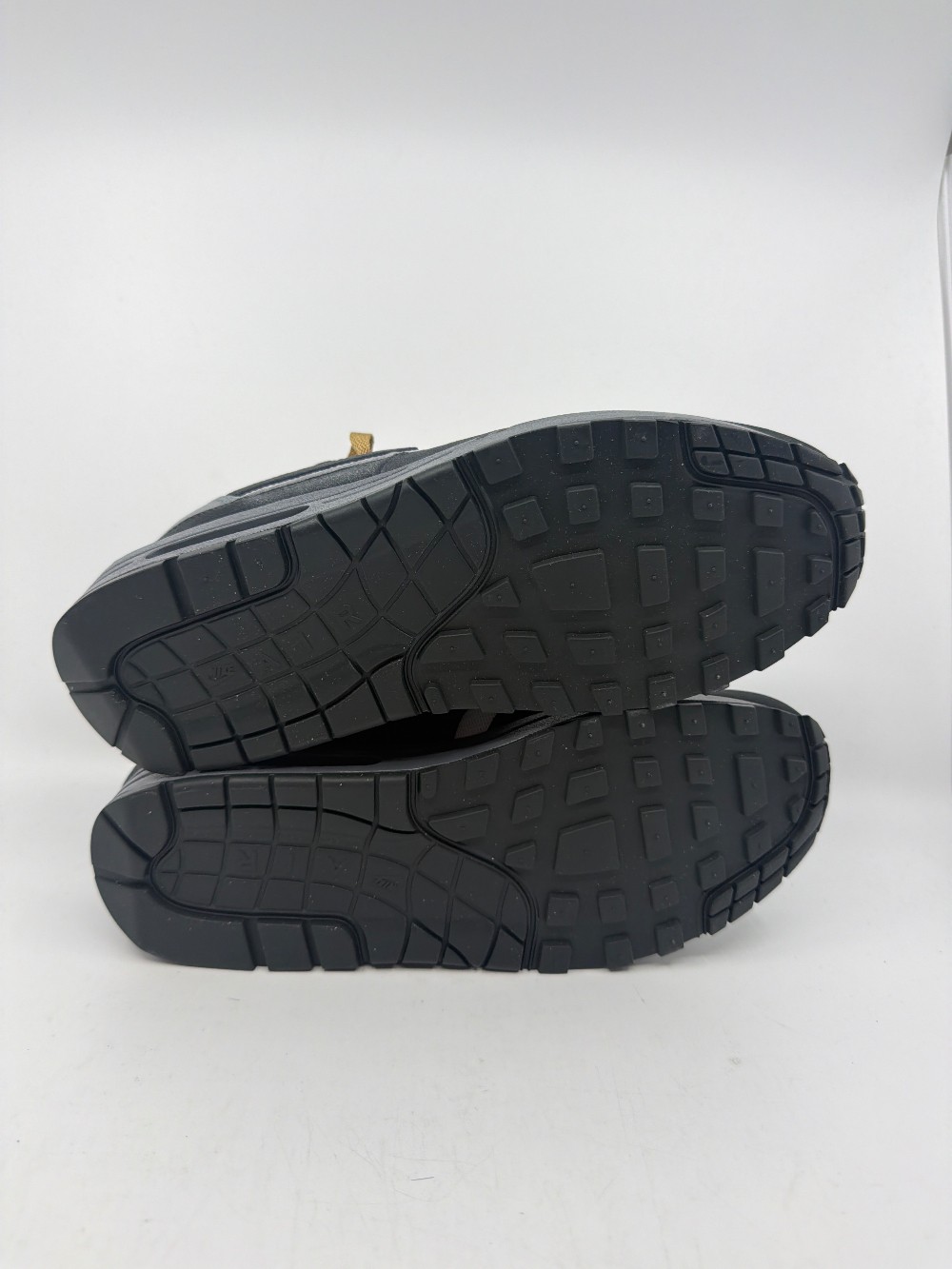 *VNDS* NIKE AIR MAX 1 - .SWOOSH LOW POLY BIG HEAD MODE