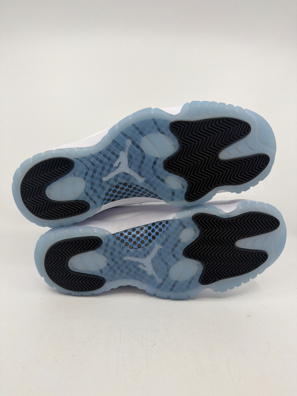 AJ 11 - LEGEND BLUE (2024)