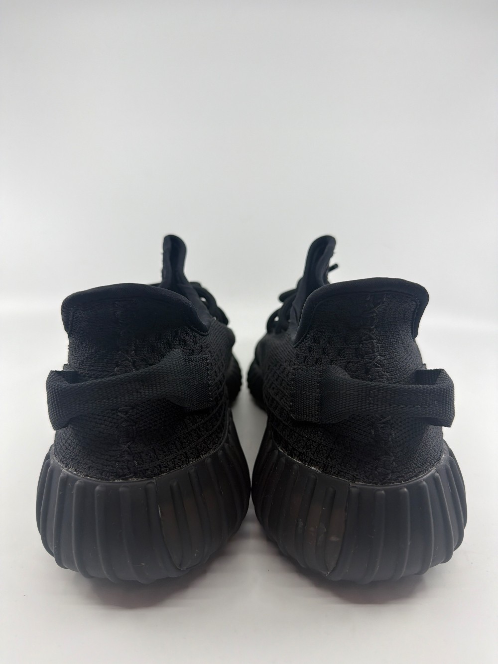 *VNDS* YEEZY 350 BOOST V2 - ONYX