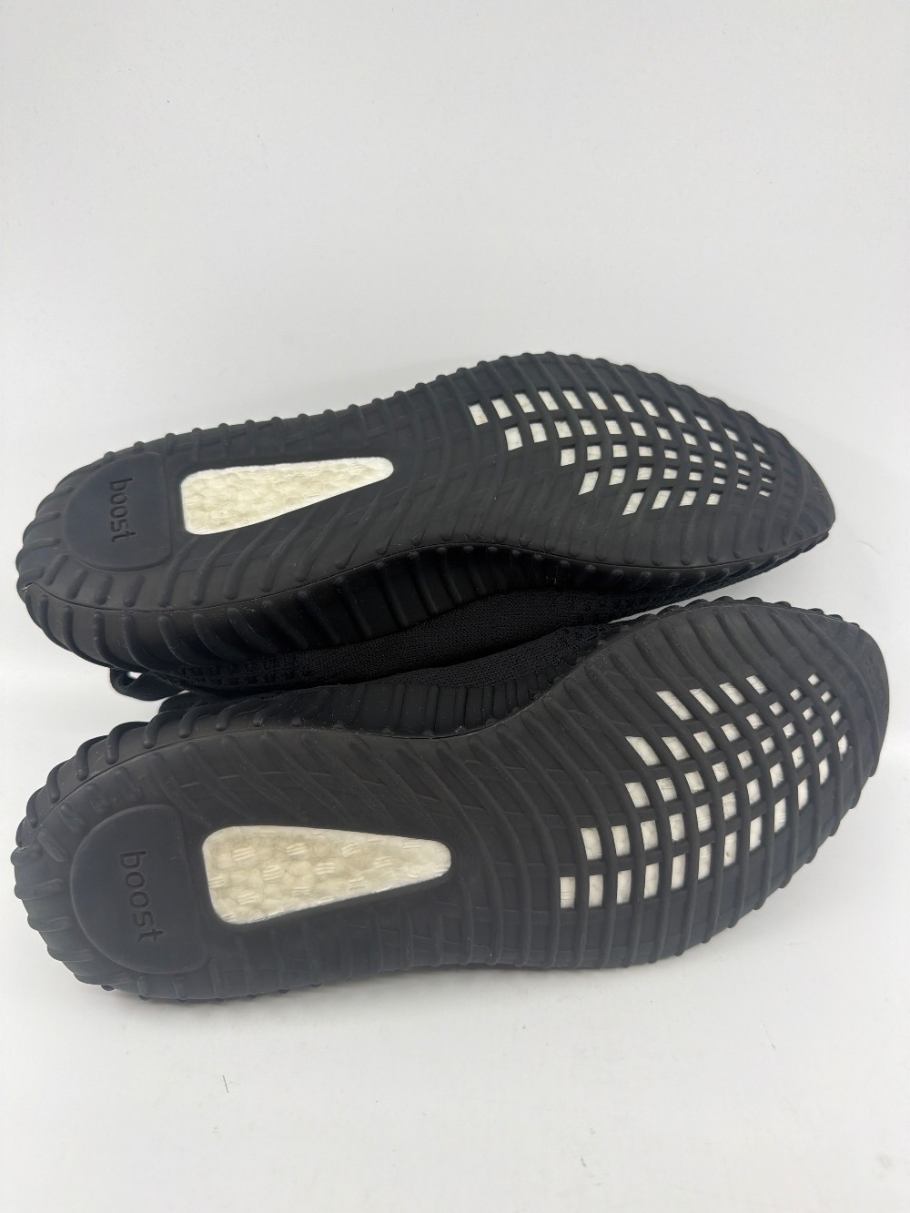 *VNDS* YEEZY 350 BOOST V2 - ONYX