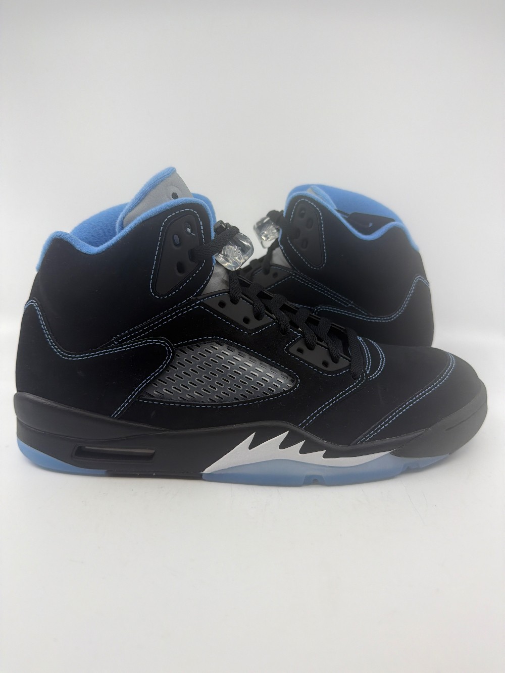 *USED* AJ 5 - BLACK UNIVERSITY BLUE (2026)