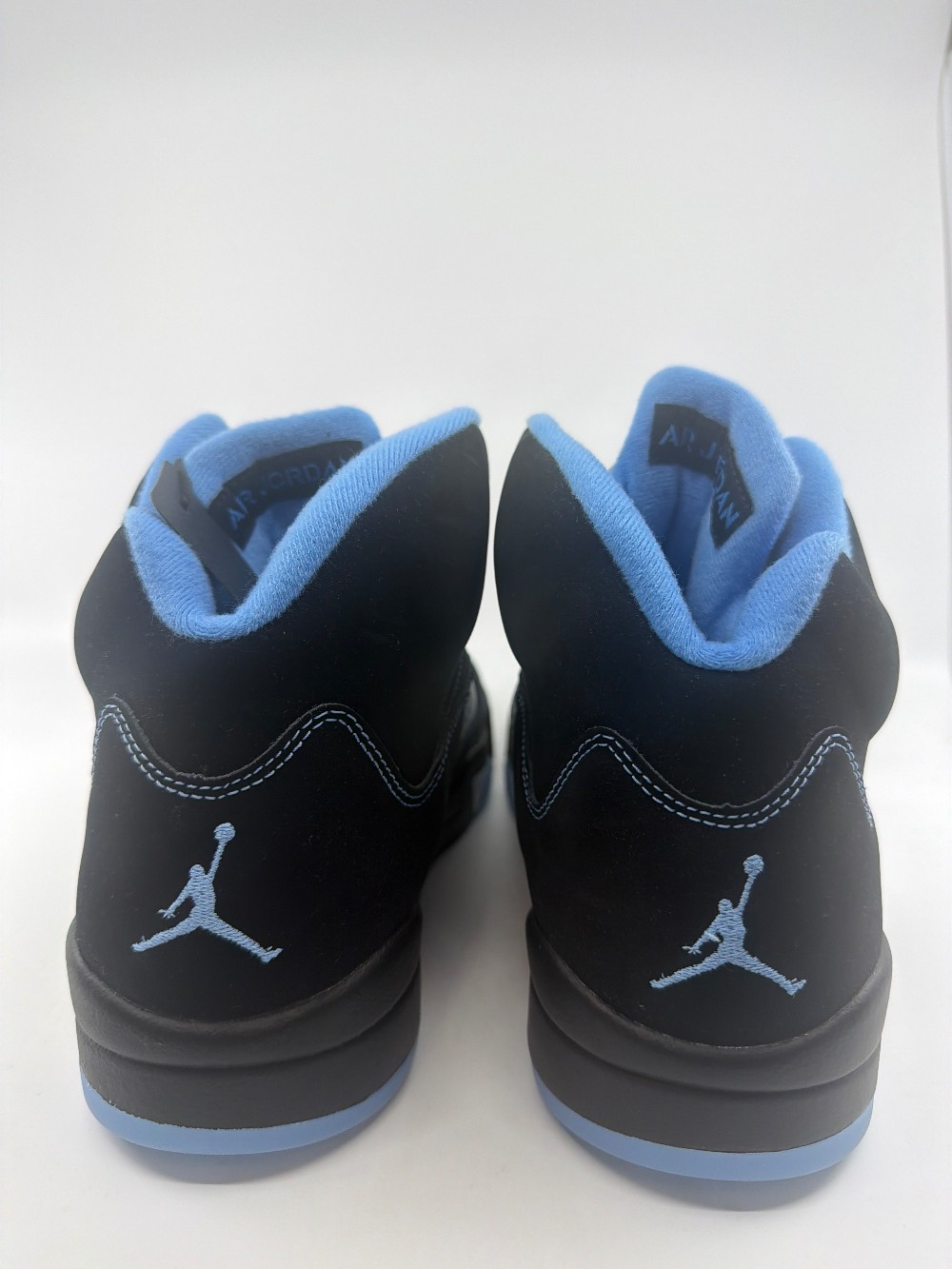 *USED* AJ 5 - BLACK UNIVERSITY BLUE (2026)