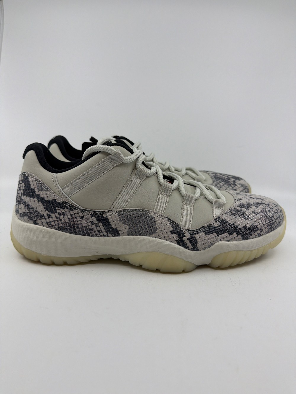 *USED* AJ 11 LOW - SNAKE LIGHT BONE