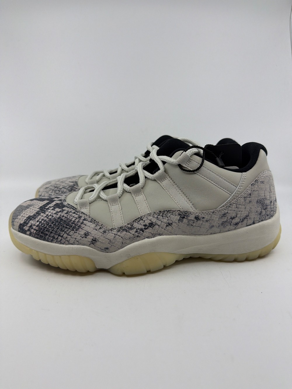 *USED* AJ 11 LOW - SNAKE LIGHT BONE