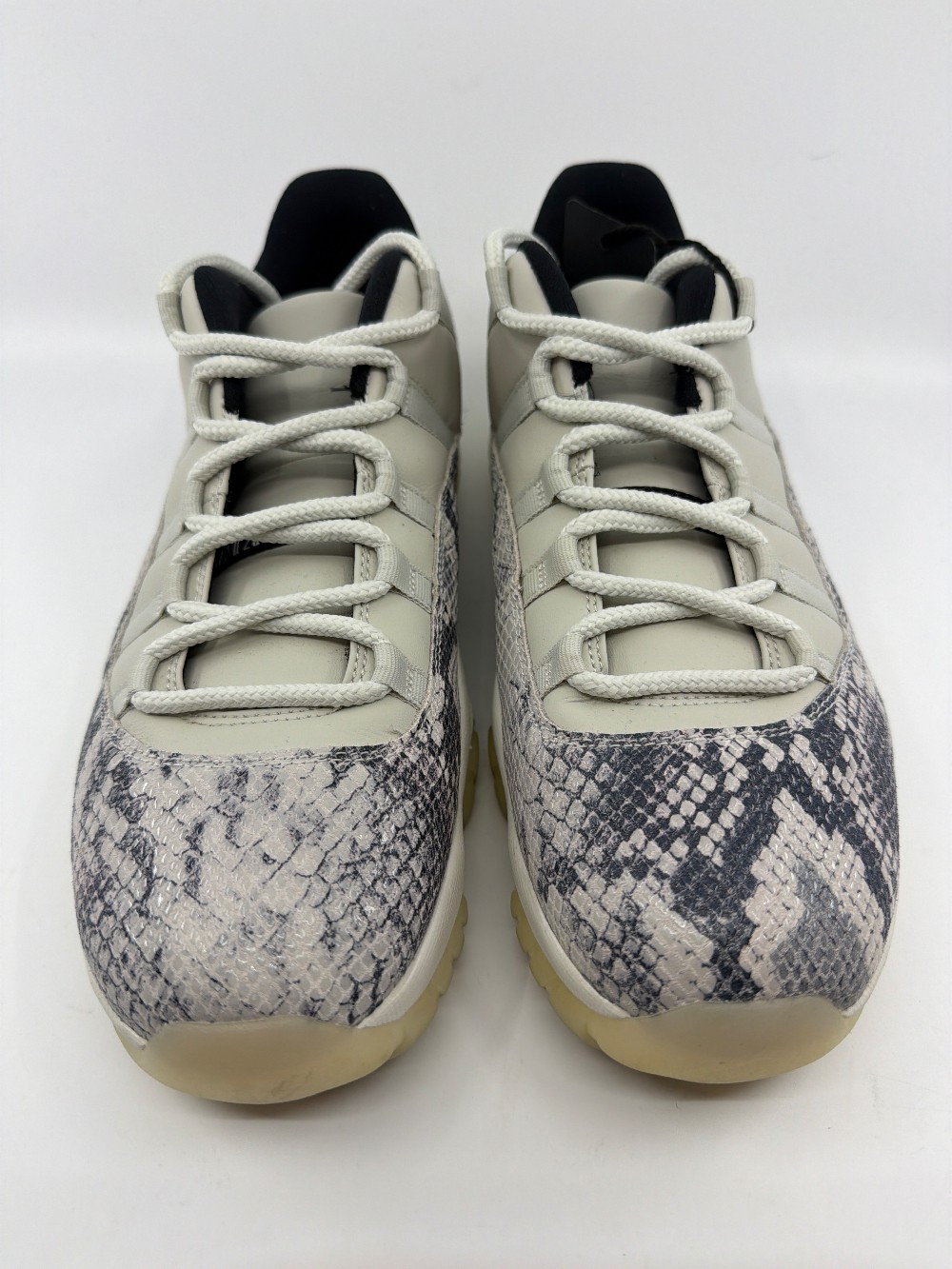 *USED* AJ 11 LOW - SNAKE LIGHT BONE