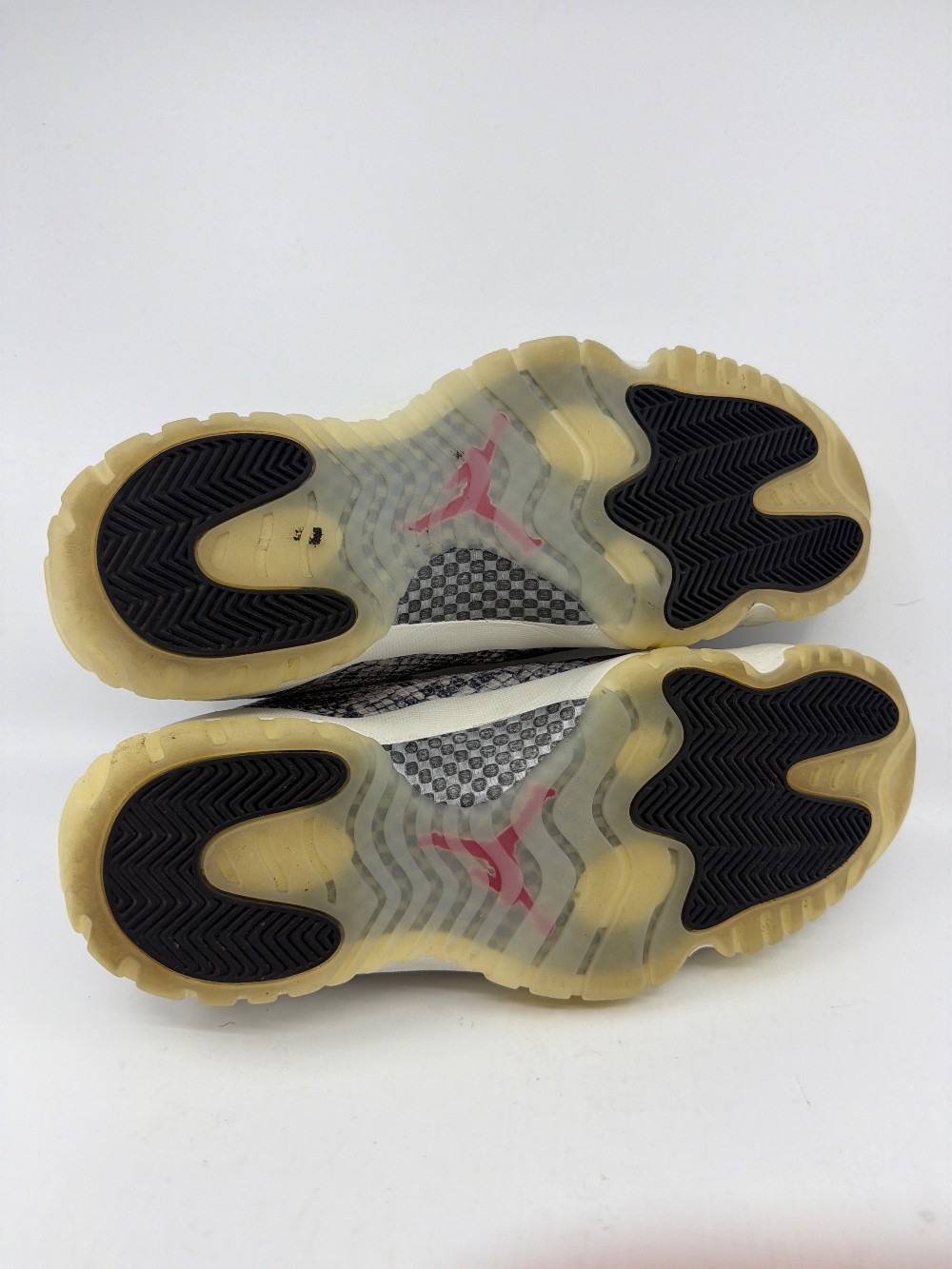 *USED* AJ 11 LOW - SNAKE LIGHT BONE