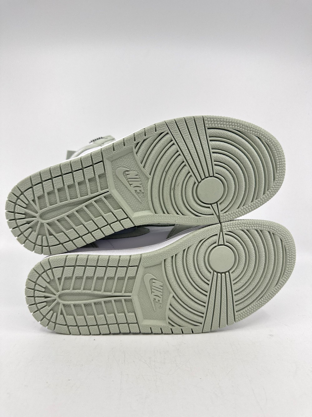 AJ 1 - (W) - SEAFOAM