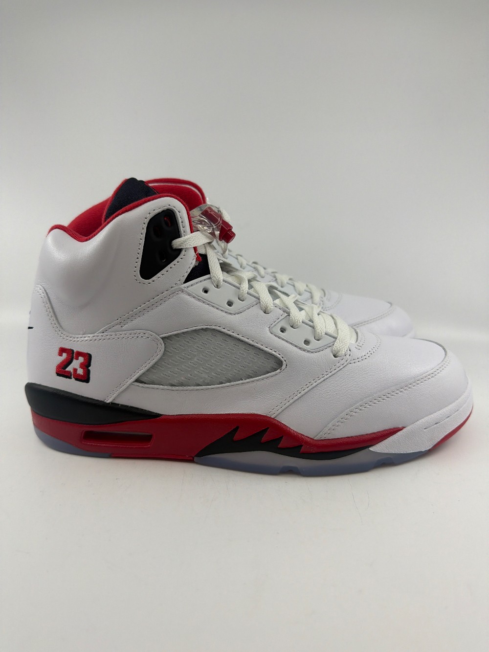 AJ 5 - FIRE RED BLACK TONGUE (2025)