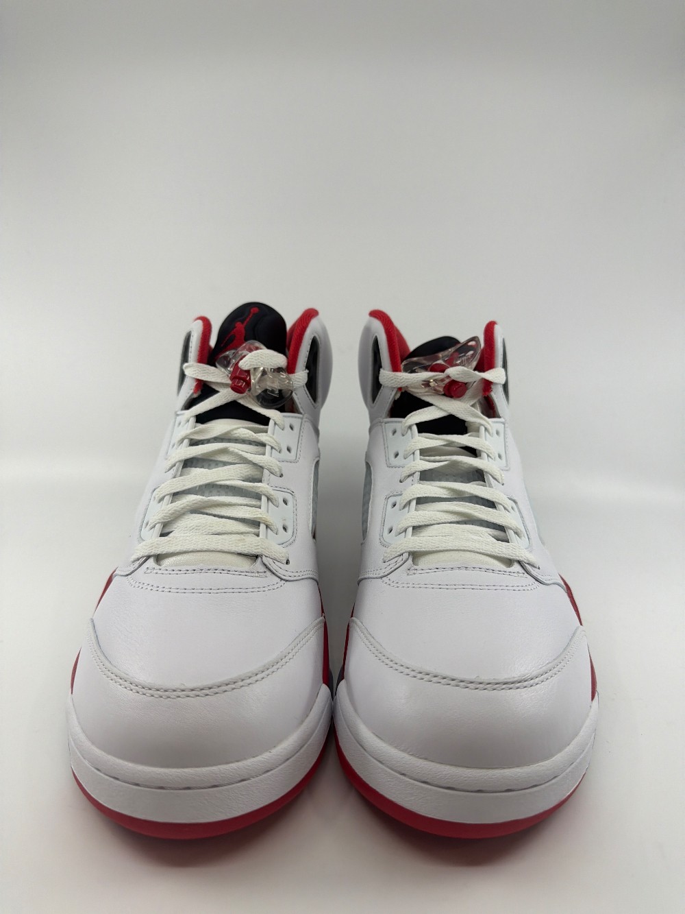 AJ 5 - FIRE RED BLACK TONGUE (2025)