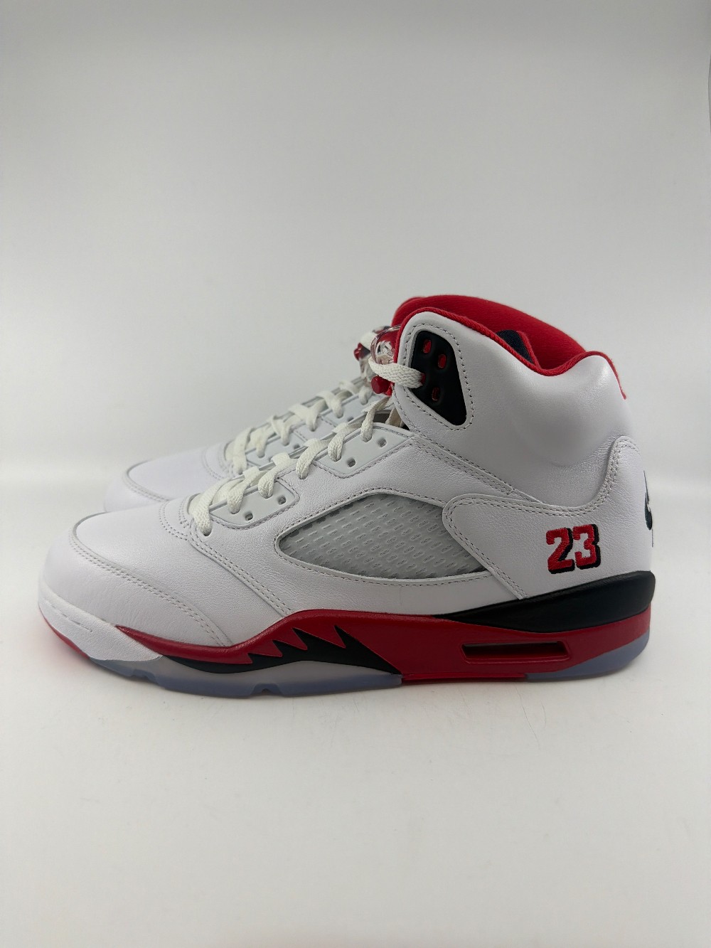 AJ 5 - FIRE RED BLACK TONGUE (2025)
