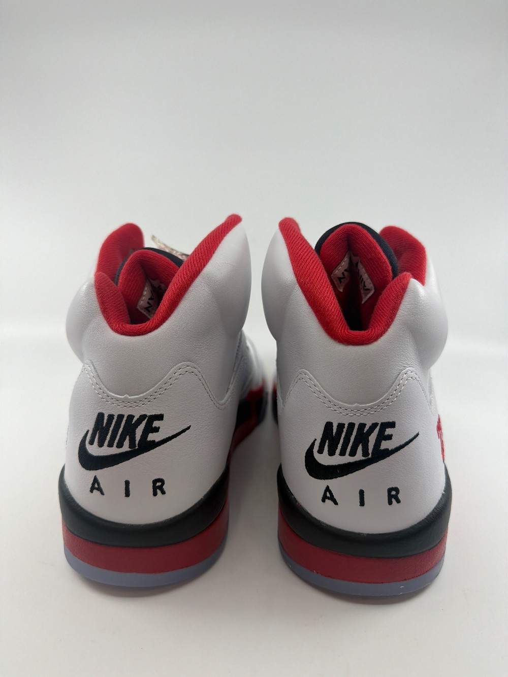 AJ 5 - FIRE RED BLACK TONGUE (2025)