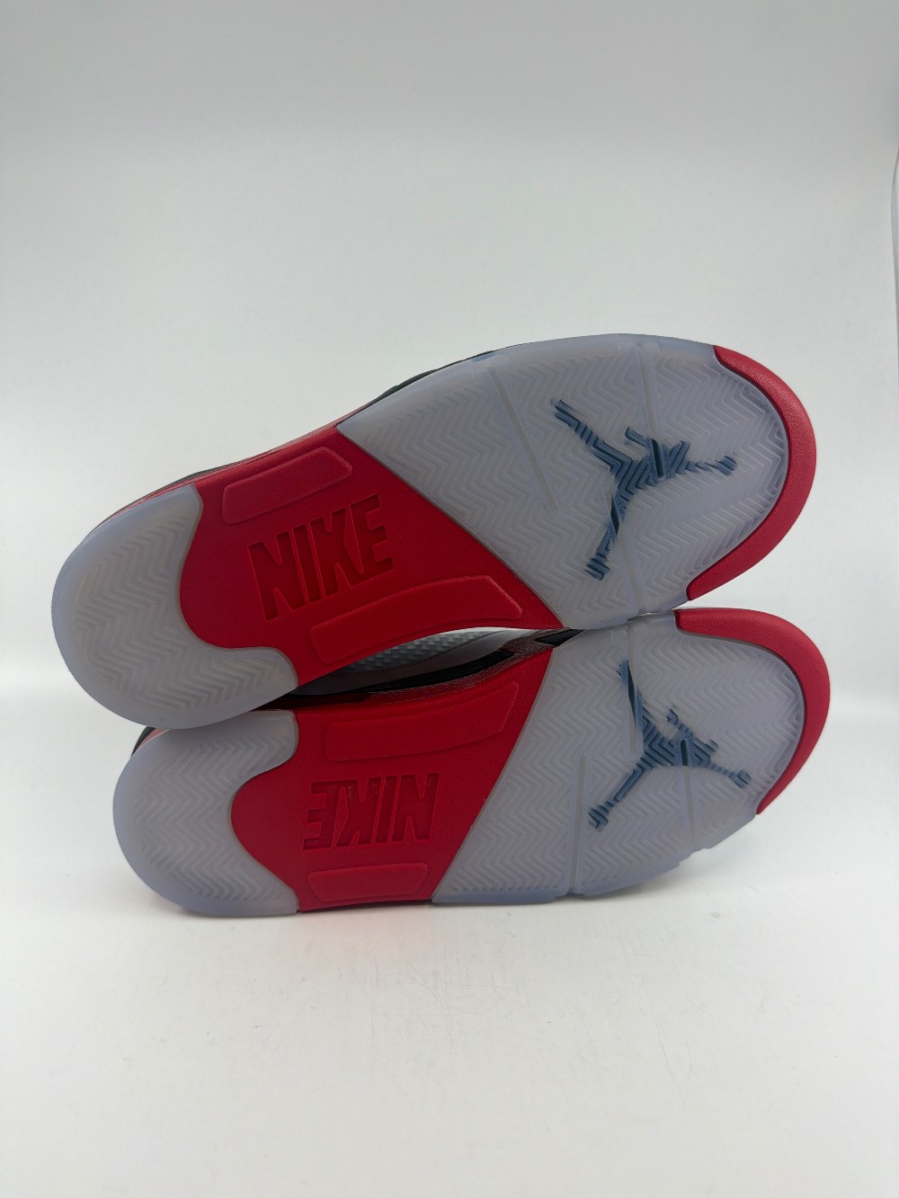 AJ 5 - FIRE RED BLACK TONGUE (2025)